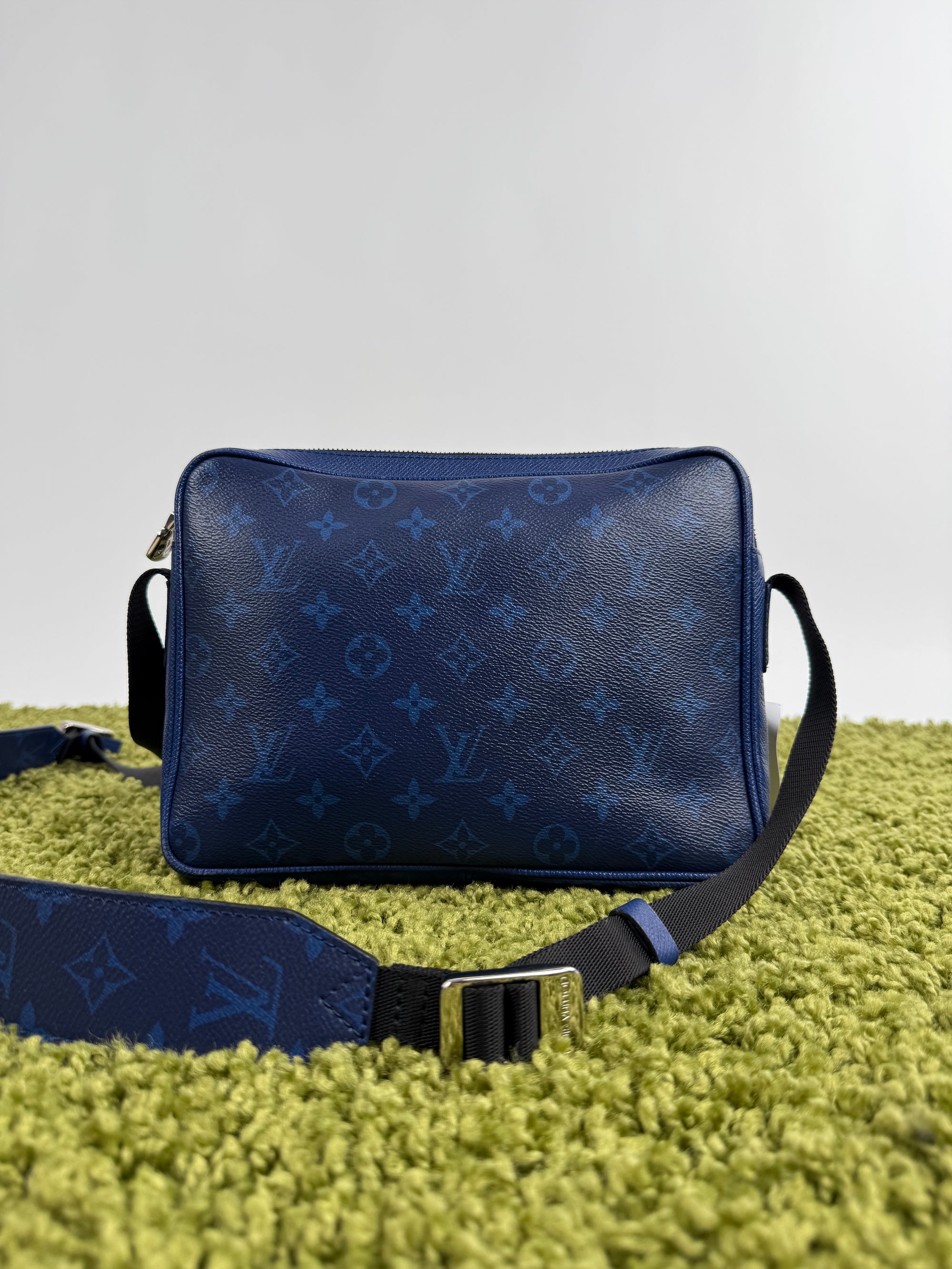 Borsello Outdoor Messenger Louis Vuitton in pelle Blu