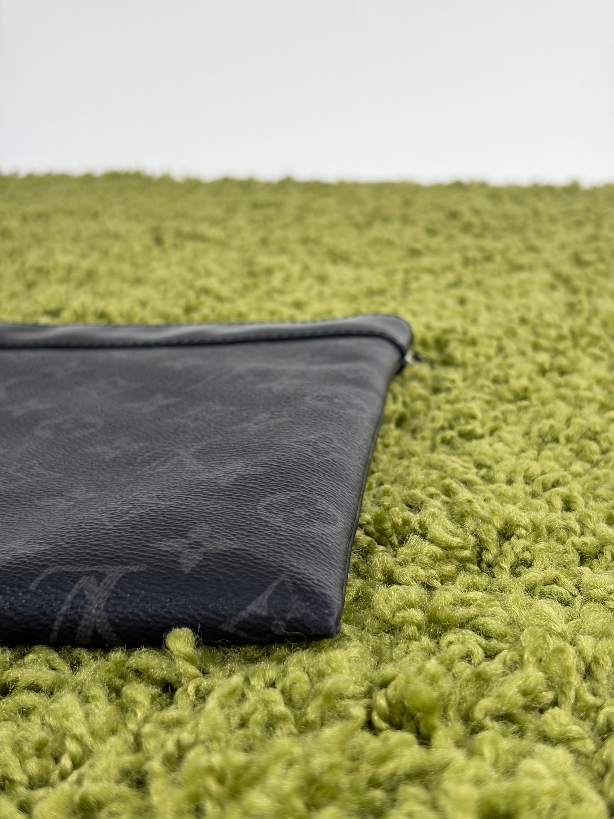 Pochette Louis vuitton voyage nera