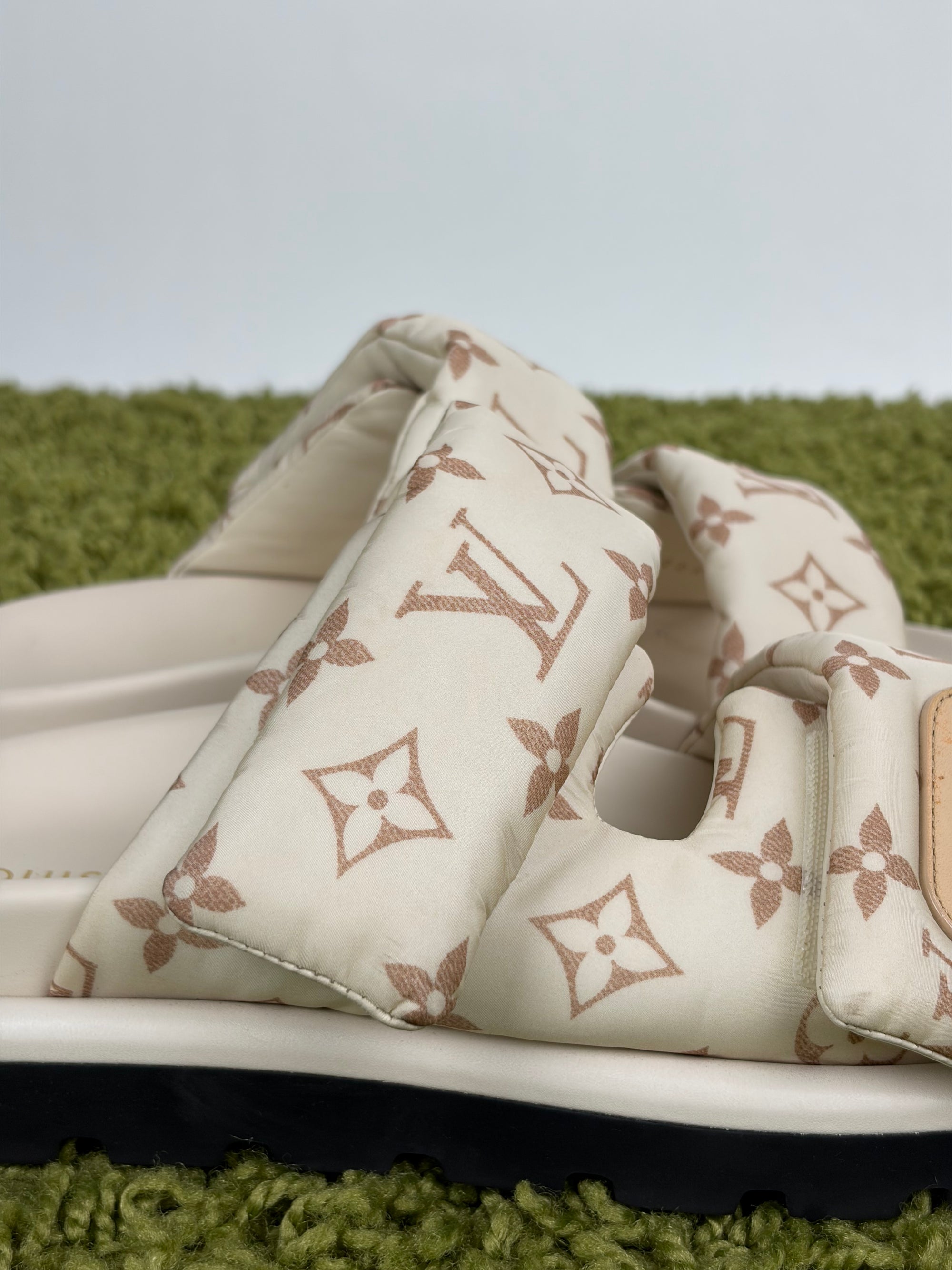 Sandali Louis Vuitton Size 39 beige