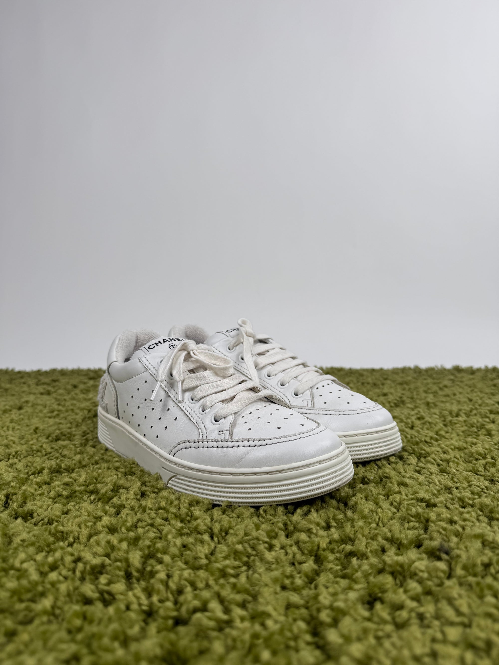 Chanel Low Sneaker 38.5