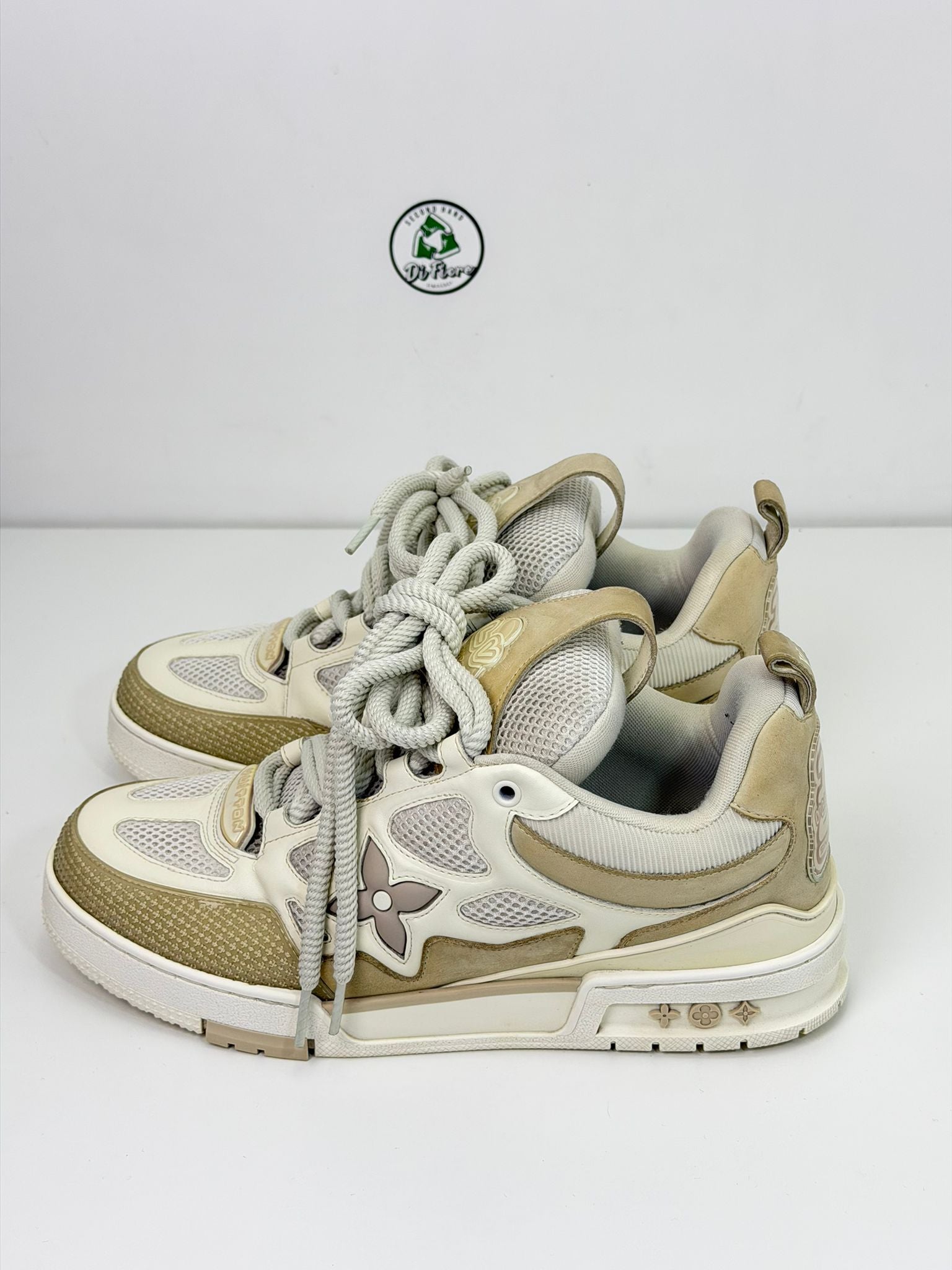 Louis Vuitton skate Size 8=42 veste 43 bianca e beige