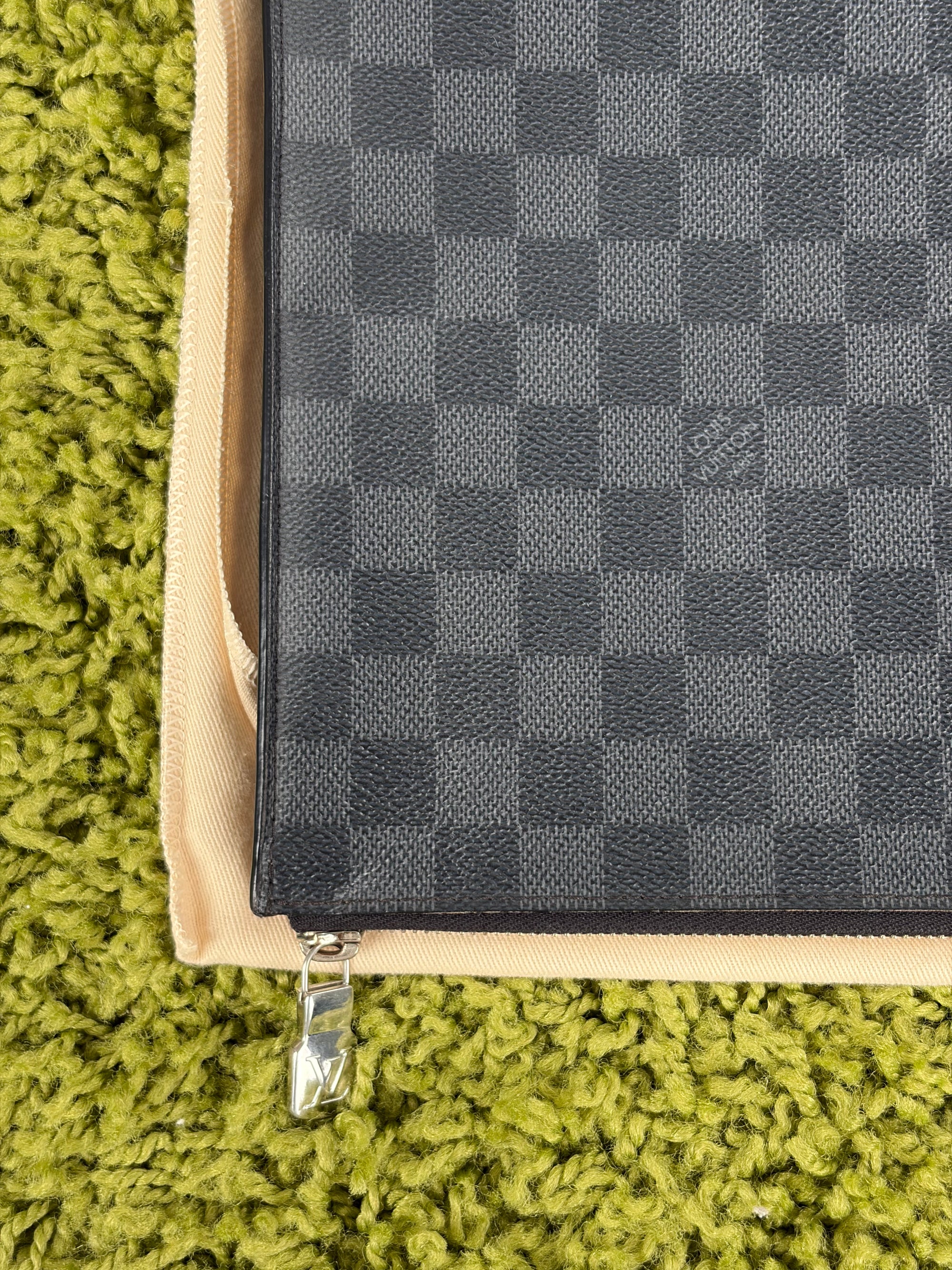 Pochette Louis vuitton voyage nera