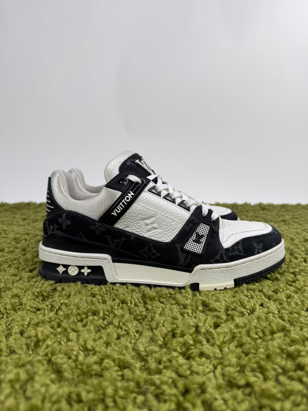 Louis Vuitton Trainer in Denim Nero 6.5