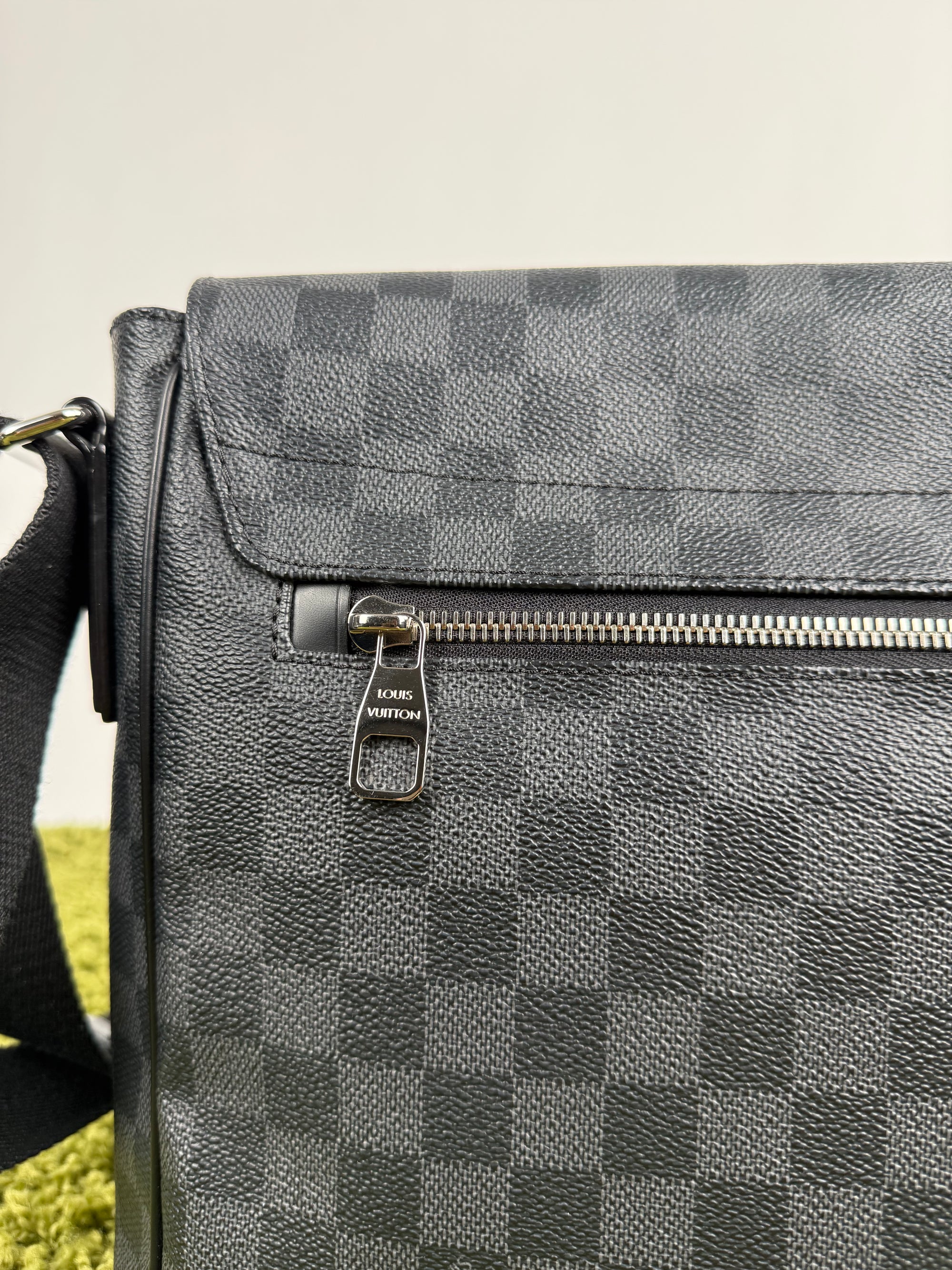 Borsello Messenger District Louis Vuitton Grigio