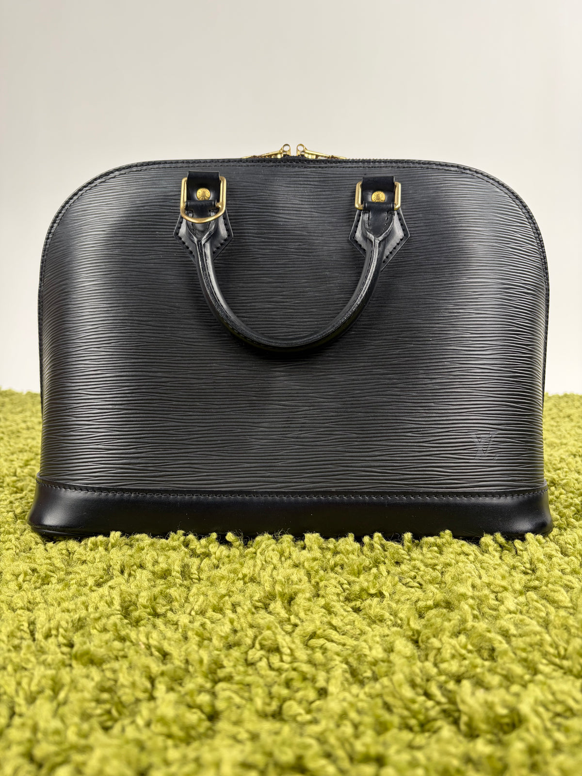 Borsa Alma PM in pelle epi Louis Vuitton Nero