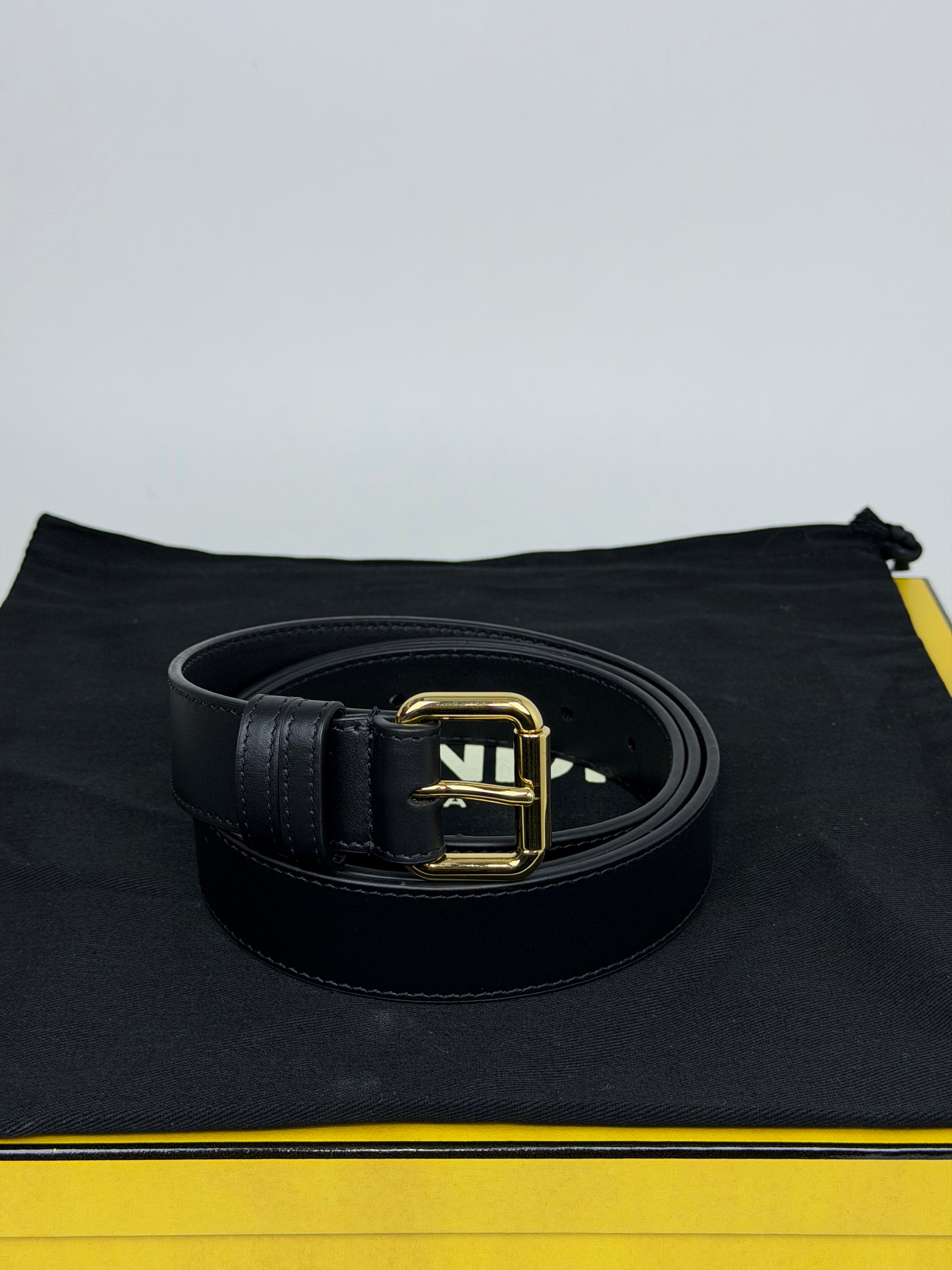 Cintura Fendi con portafogli nera