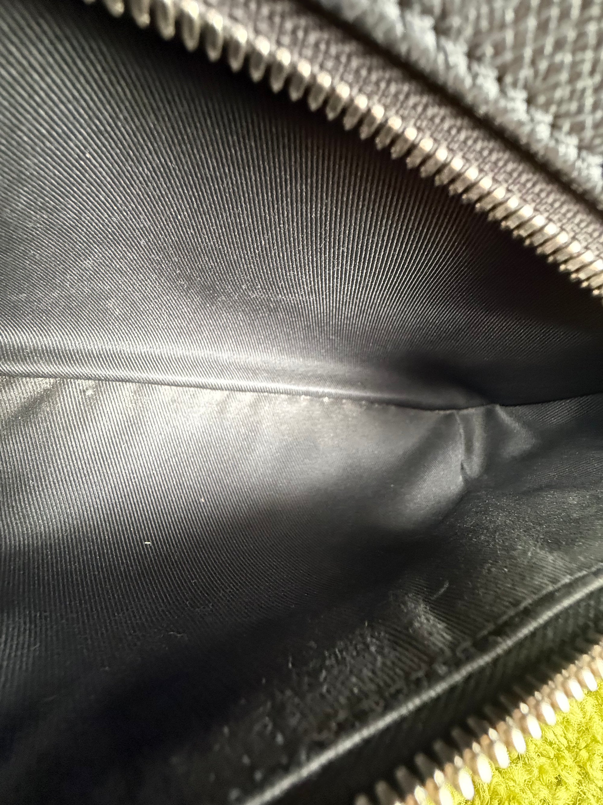 Borsa Outdoor Messenger Monogram Eclipse Taiga Louis Vuitton Nera