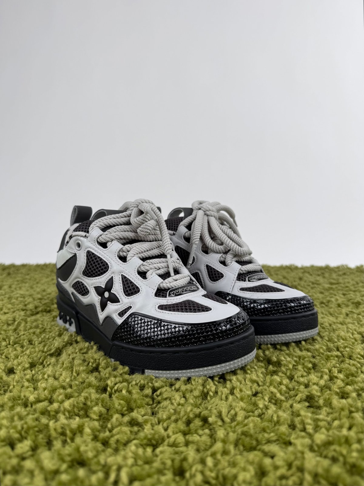 Louis Vuitton Skate Grigio Scuro 2 - Second Hand Di Fiore