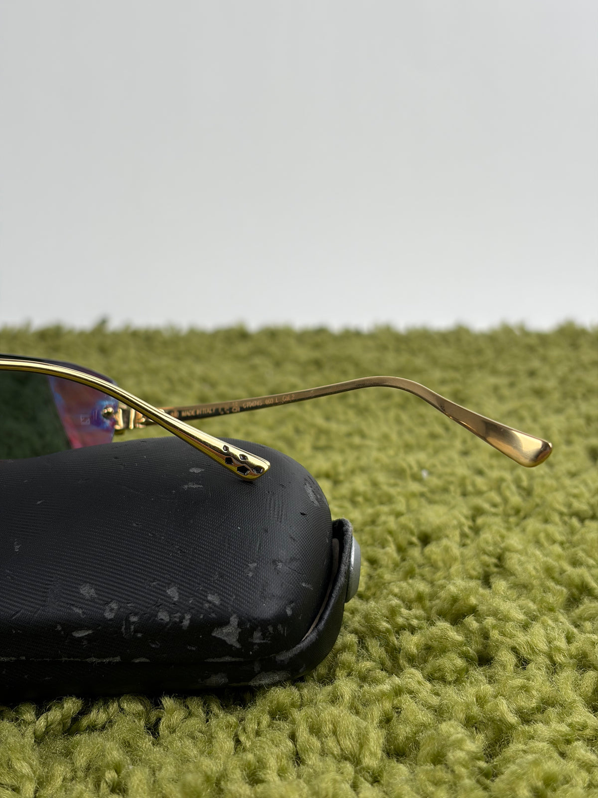 Occhiali da sole Panthère de Cartier con lenti colorate e aste in oro