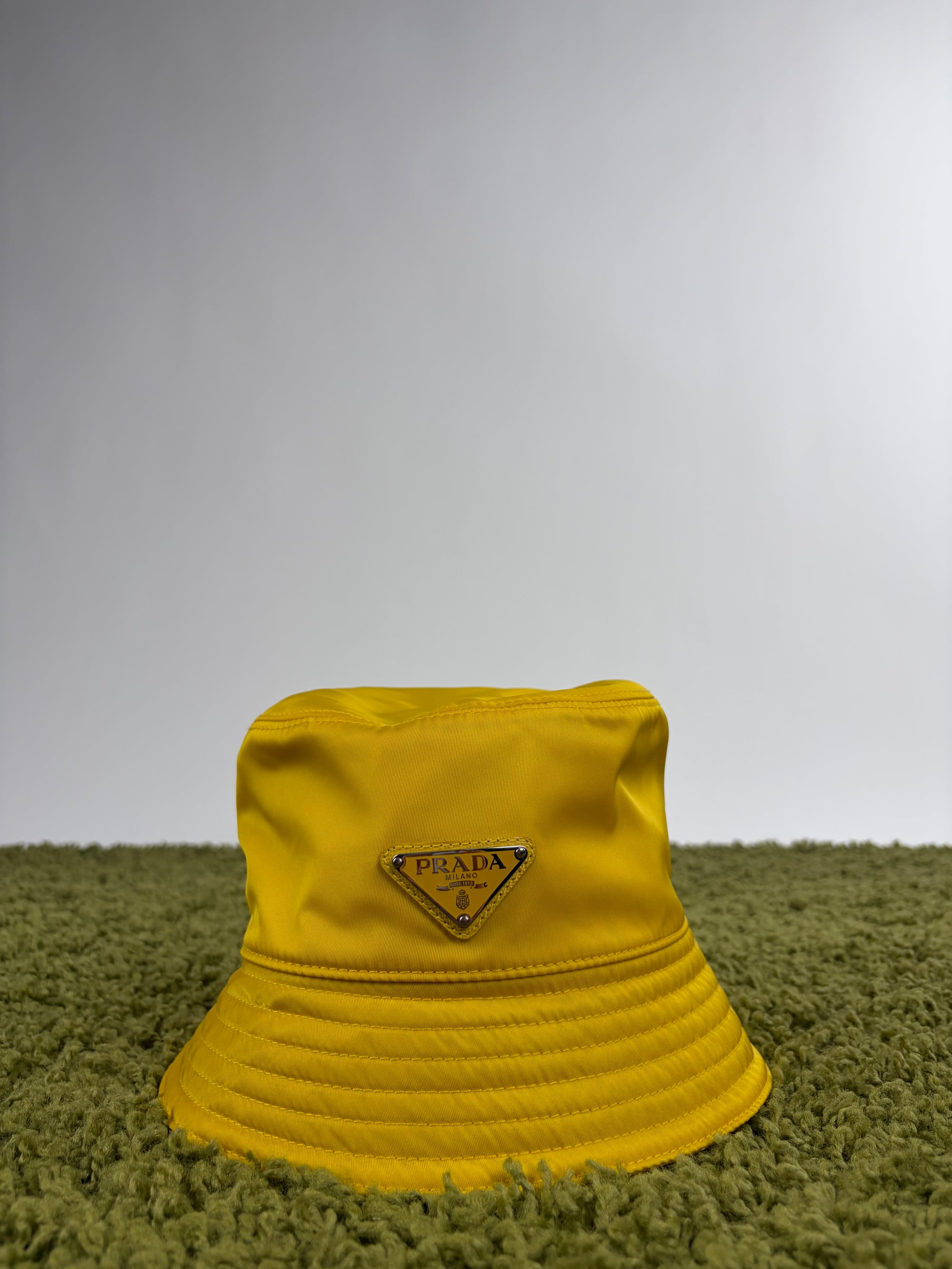 Cappello Prada in Re-nylon giallo