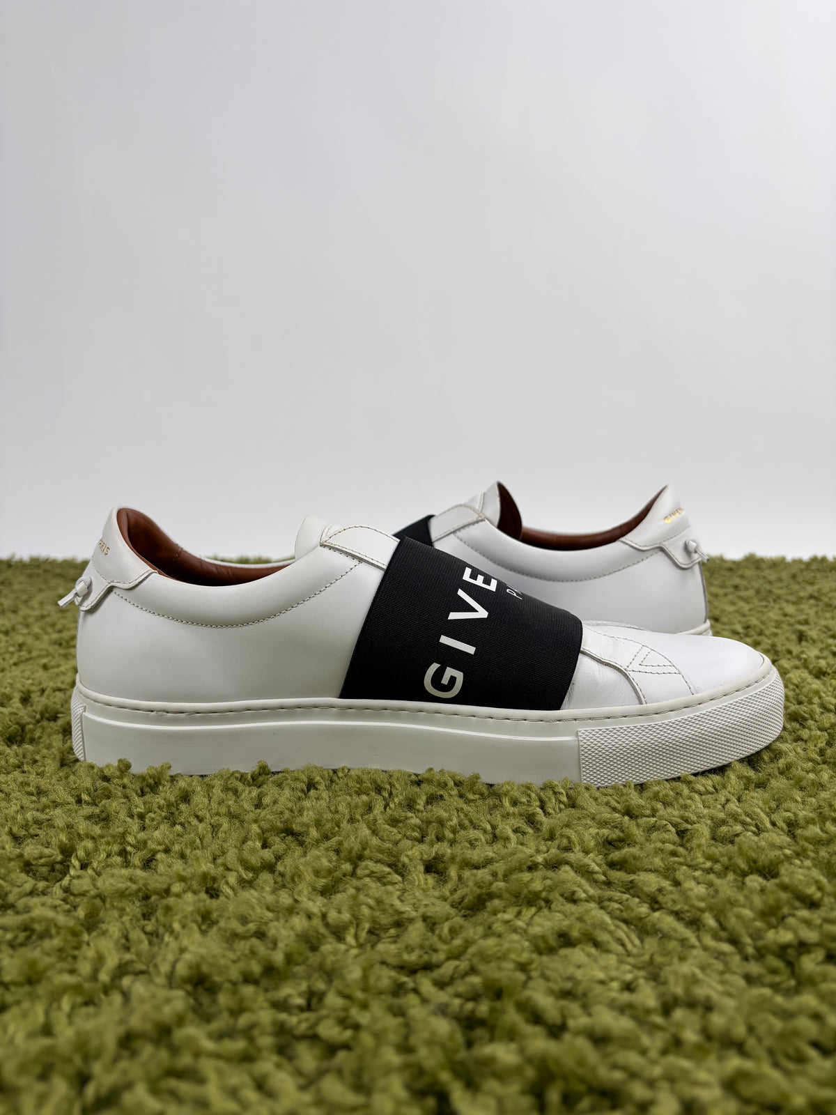 Givenchy Urban Street Bianca 41
