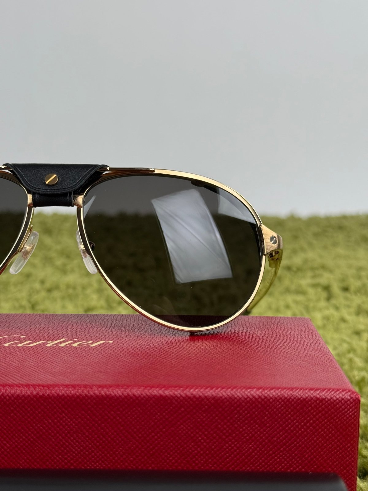 Occhiali da sole Cartier CT0296S Con montatura pilot in metallo e aste oro - Second Hand Di Fiore