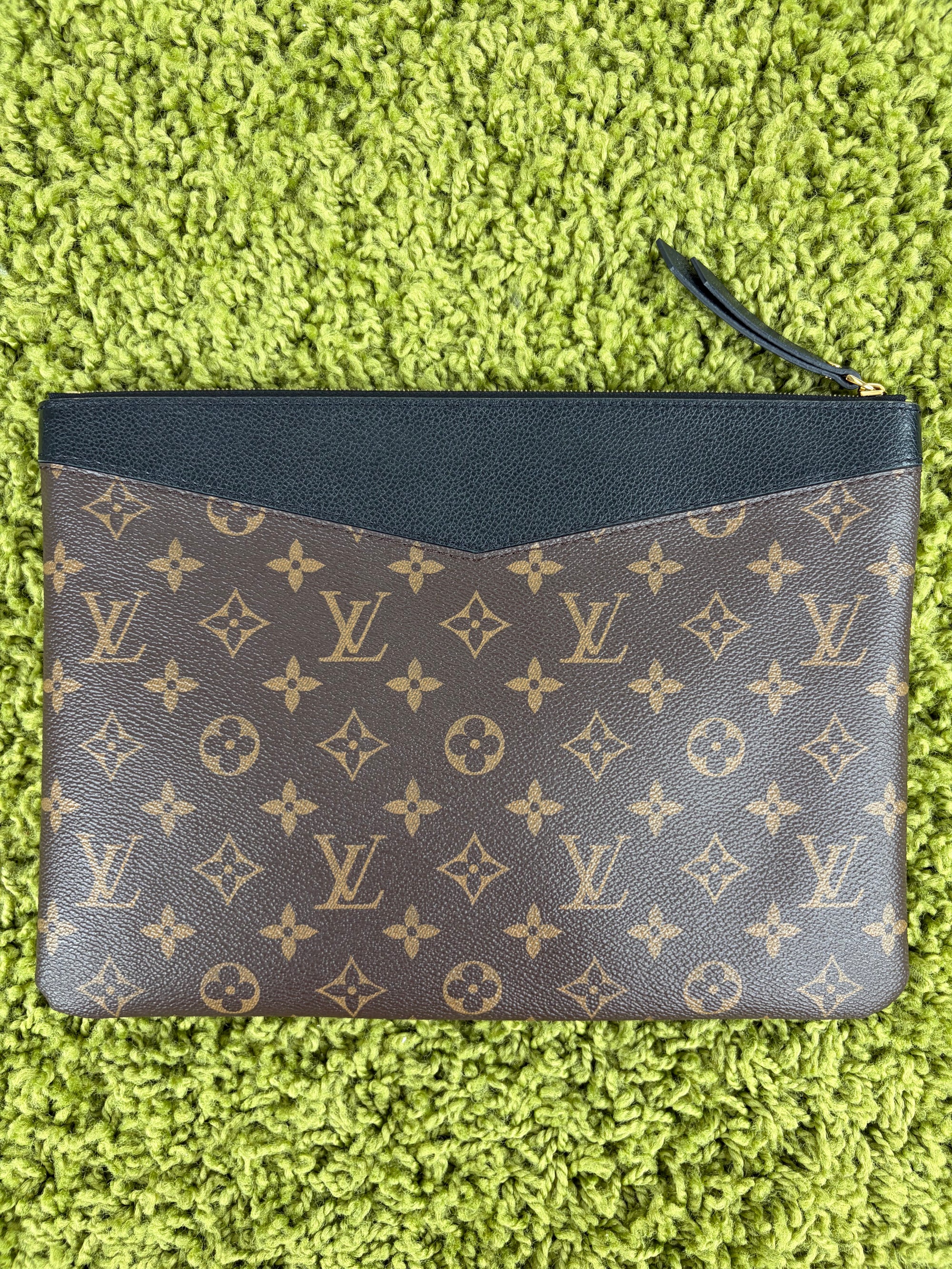 Pochette Louis Vuitton marrone e nera