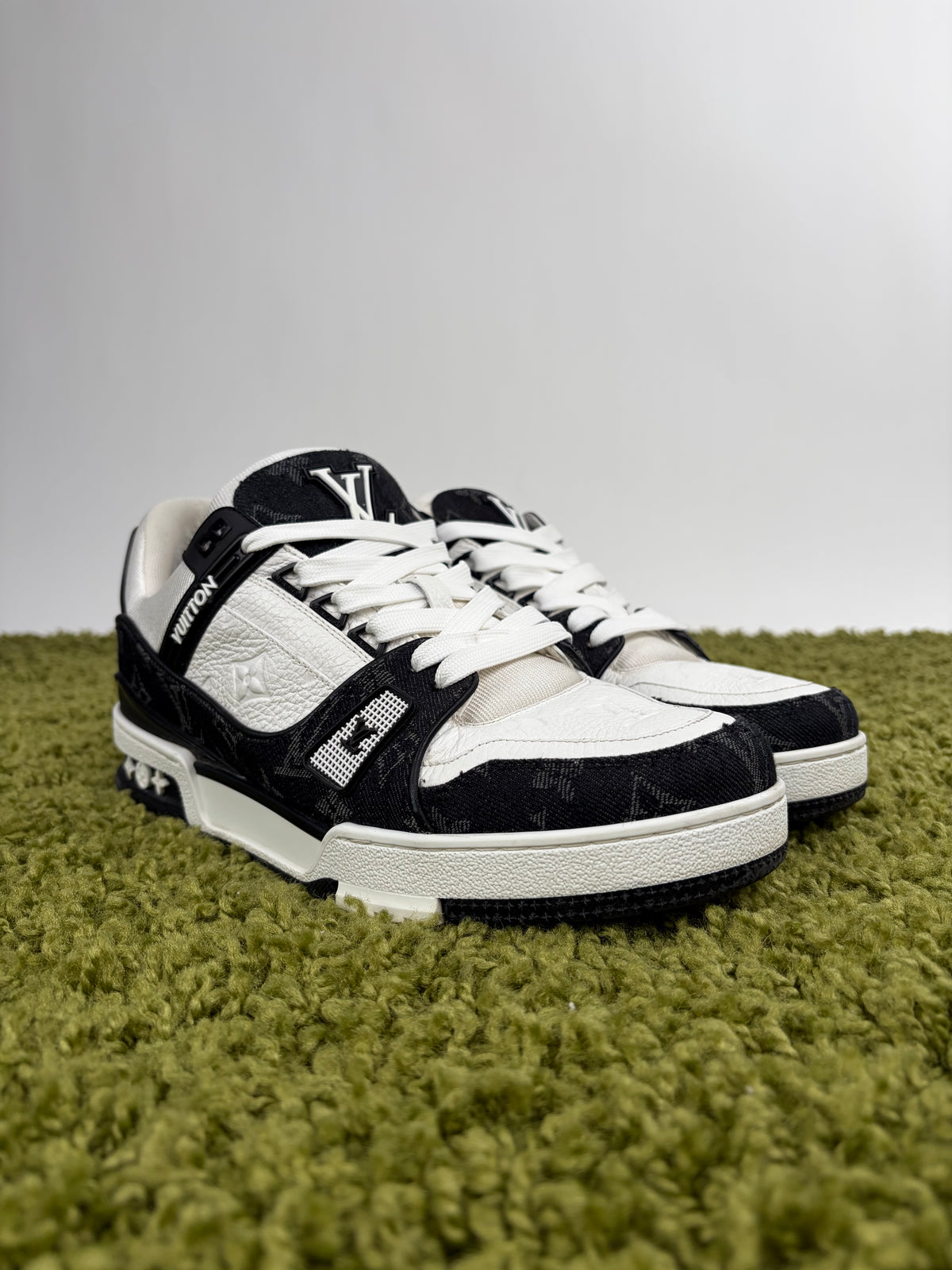 Louis Vuitton Trainer in Denim Nero 7.5