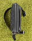 Borsa Outdoor Messenger Monogram Eclipse Taiga Louis Vuitton Nera