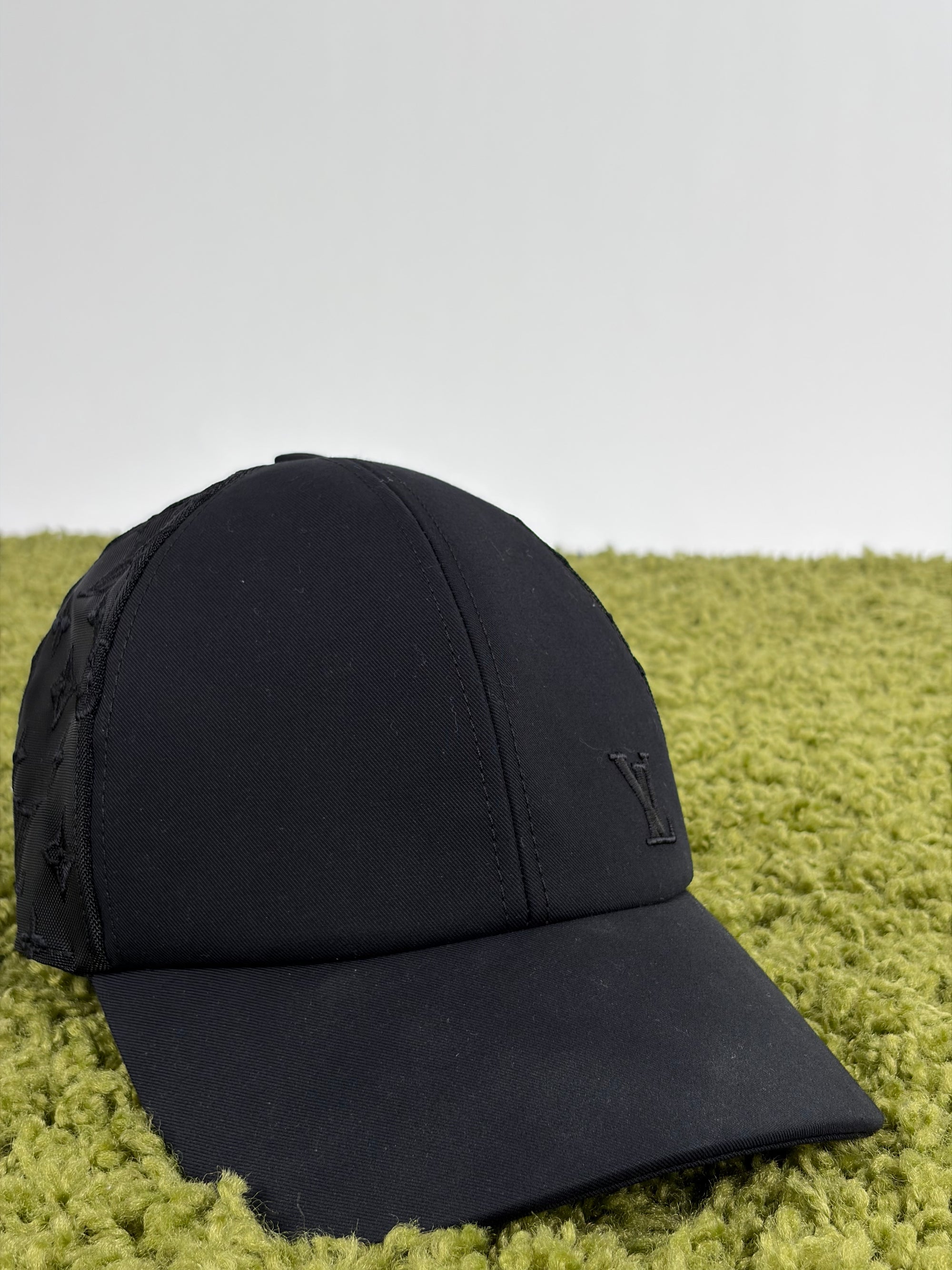 Cappello Louis Vuitton Monogram Mesh Size L nero