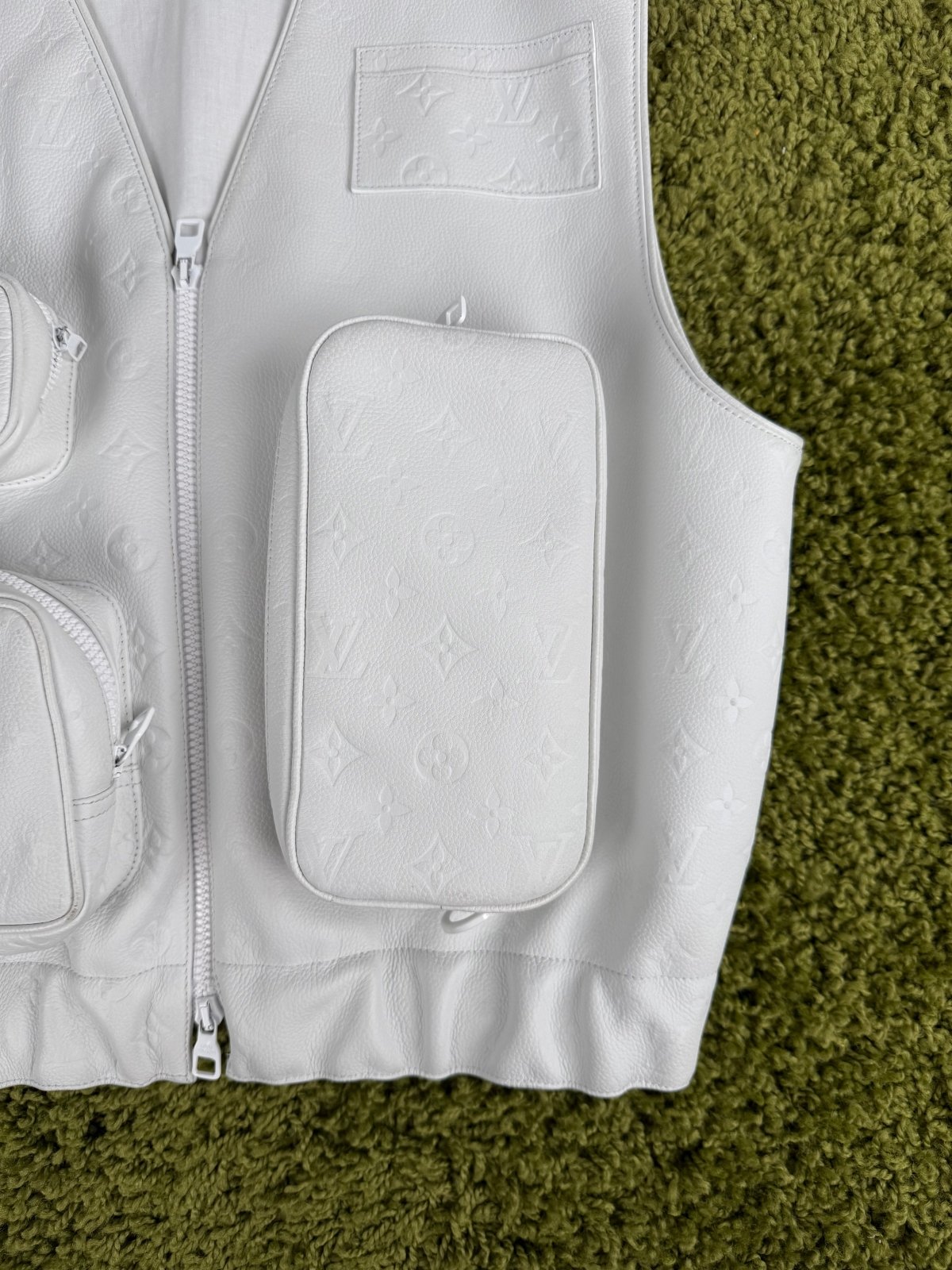 Gilet Louis Vuitton X Virgil Abloh in pelle Monogram Bianco 54 - Second Hand Di Fiore
