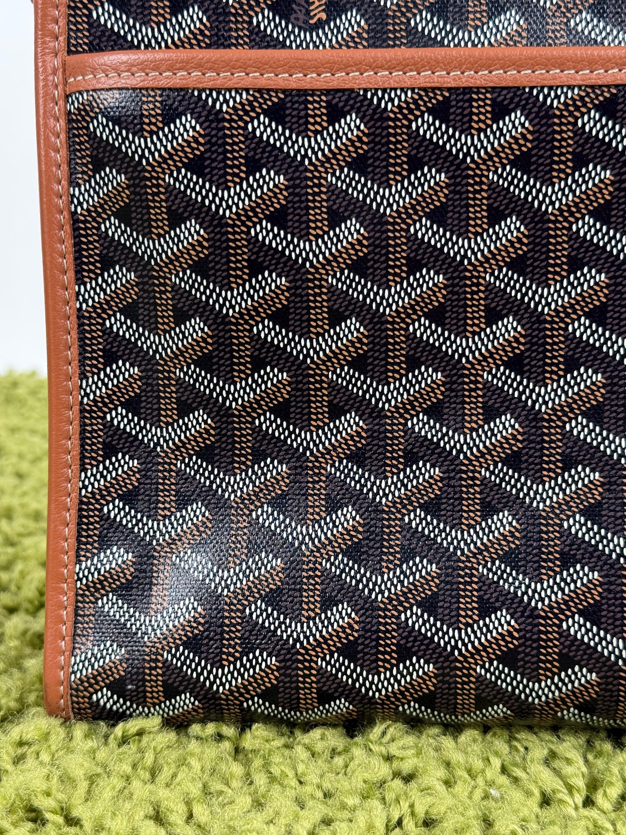 Pochette Goyard Jouvence in tela Goyardine nera con profili marroni