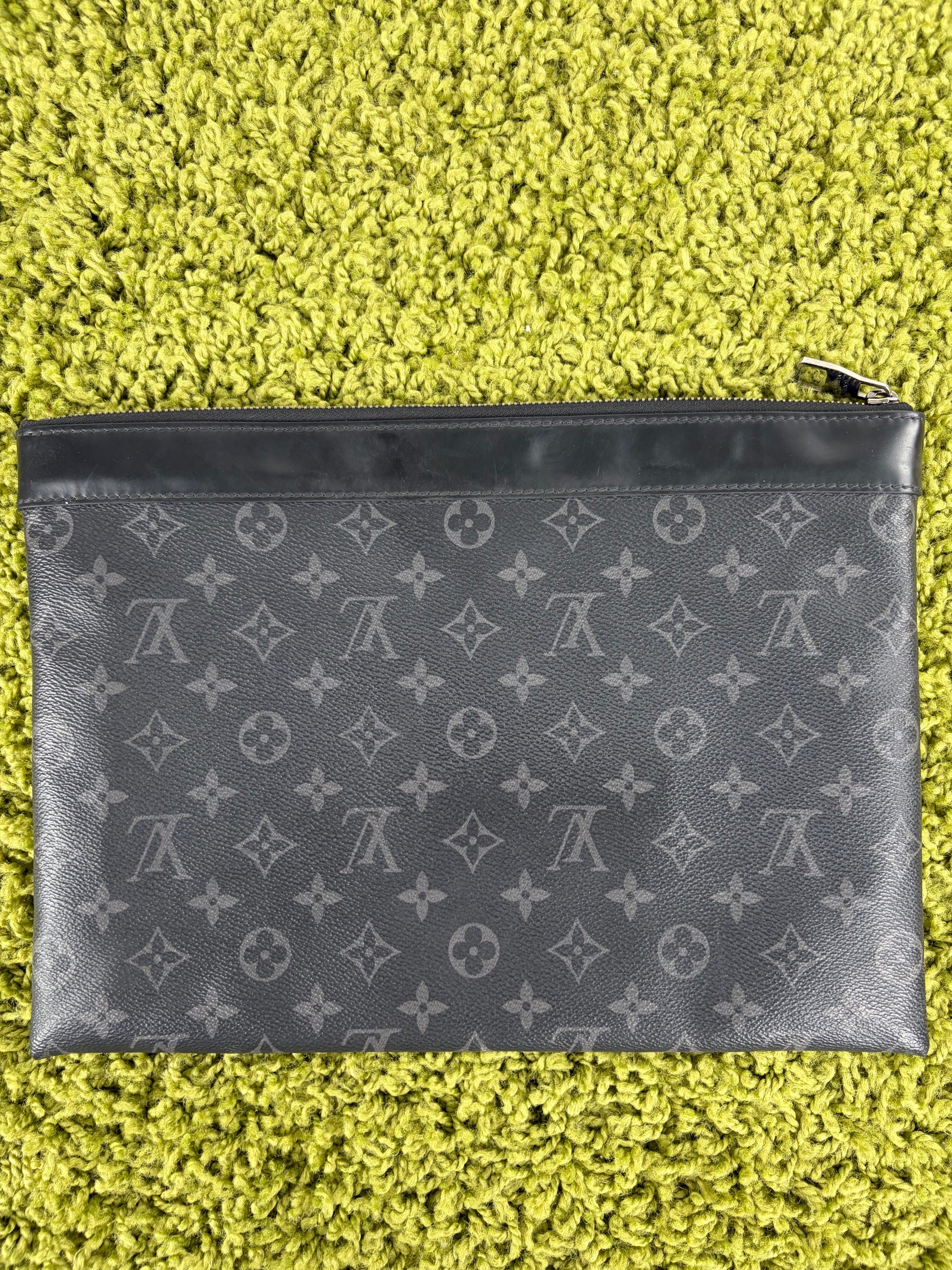 Pochette Louis vuitton voyage nera