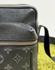 Borsa Outdoor Messenger Monogram Eclipse Taiga Louis Vuitton Nera