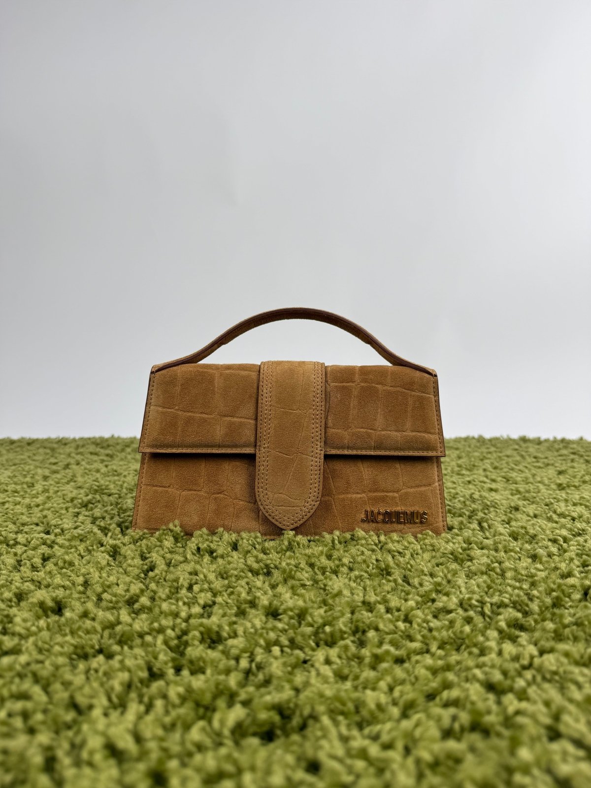 Jacquemus La Grande Bambino camoscio marrone con effetto Coccodrillo - Second Hand Di Fiore