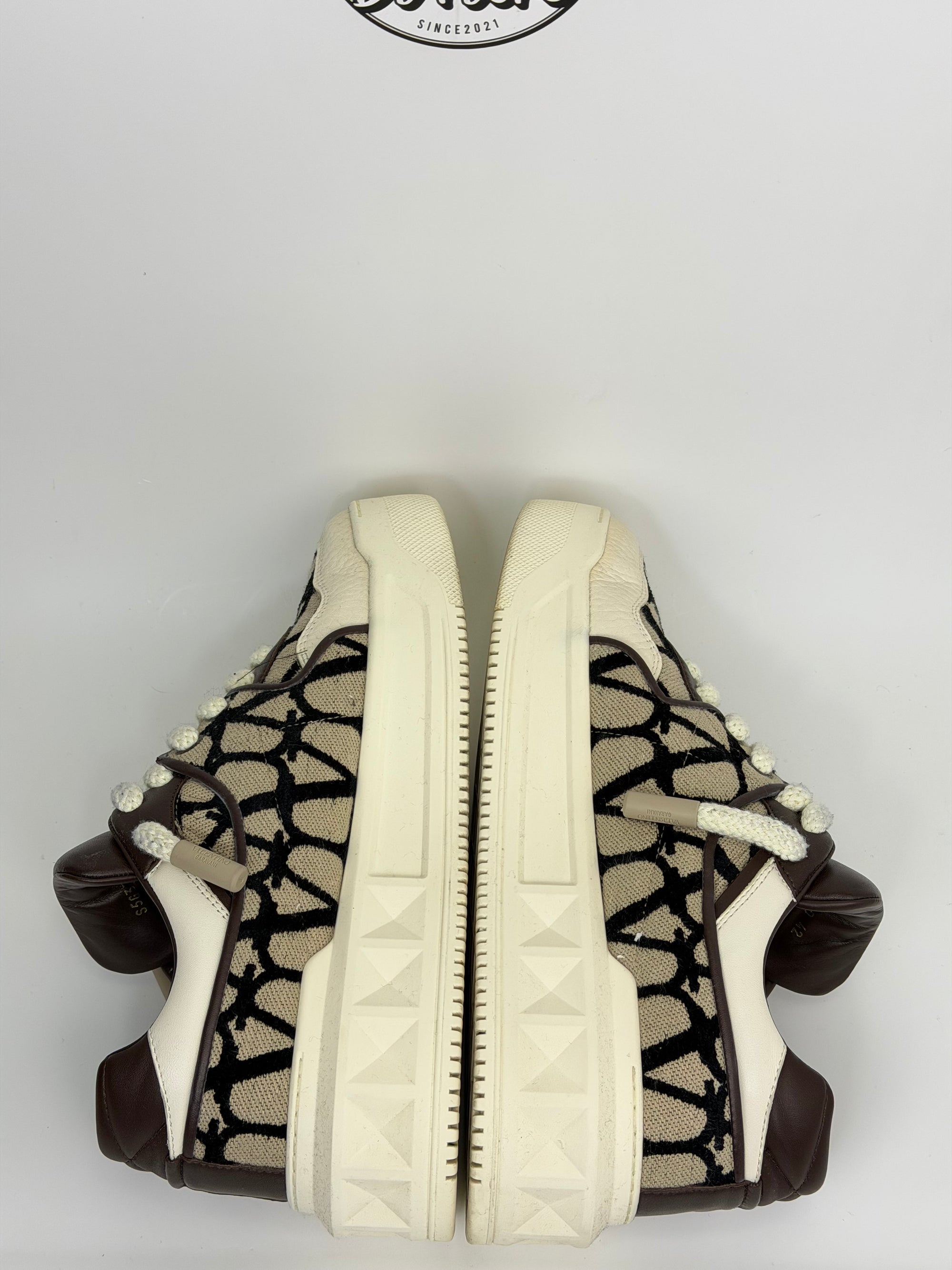 Valentino Size 42 beige marroni e nere