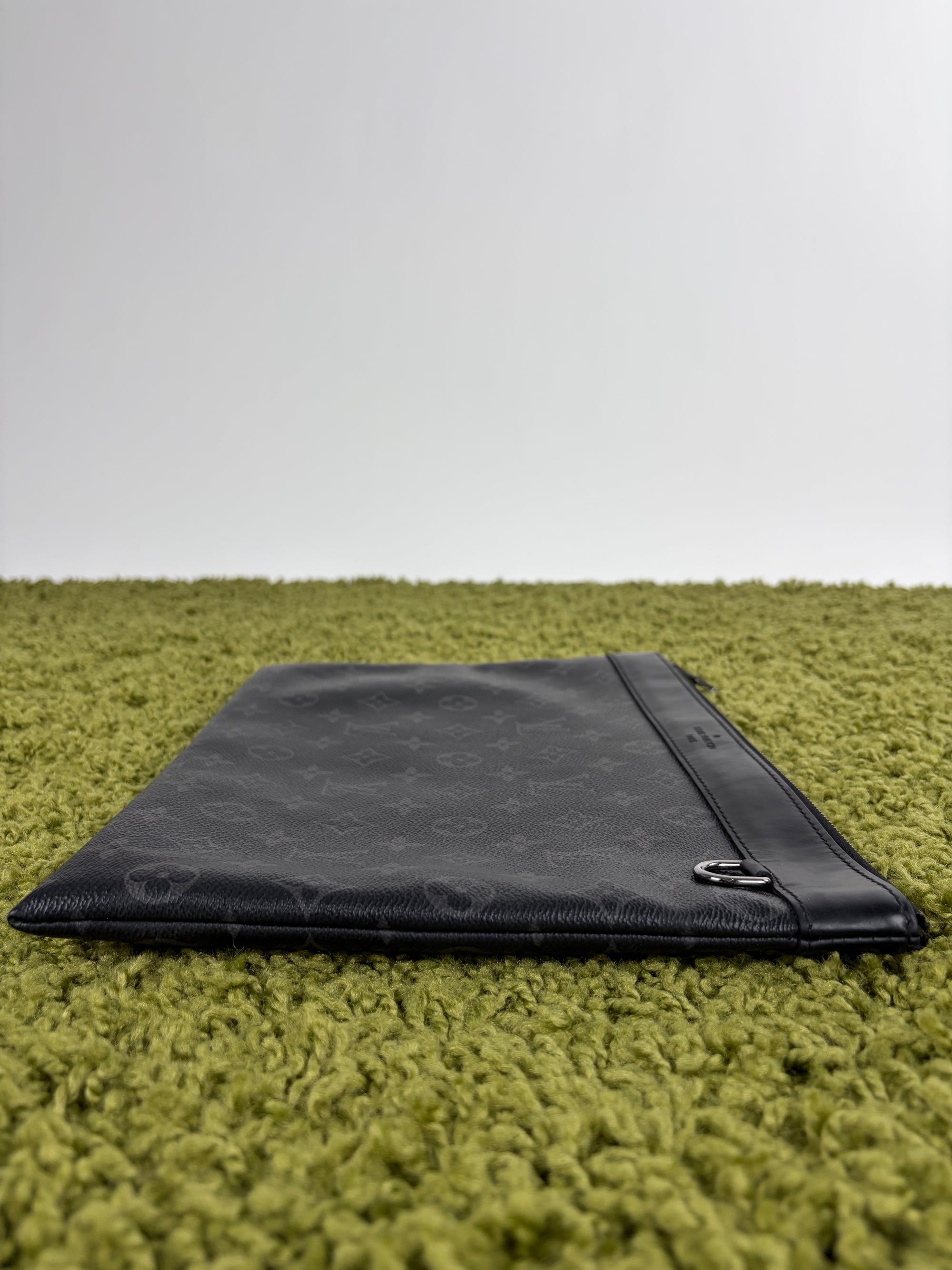 Pochette Louis vuitton voyage nera