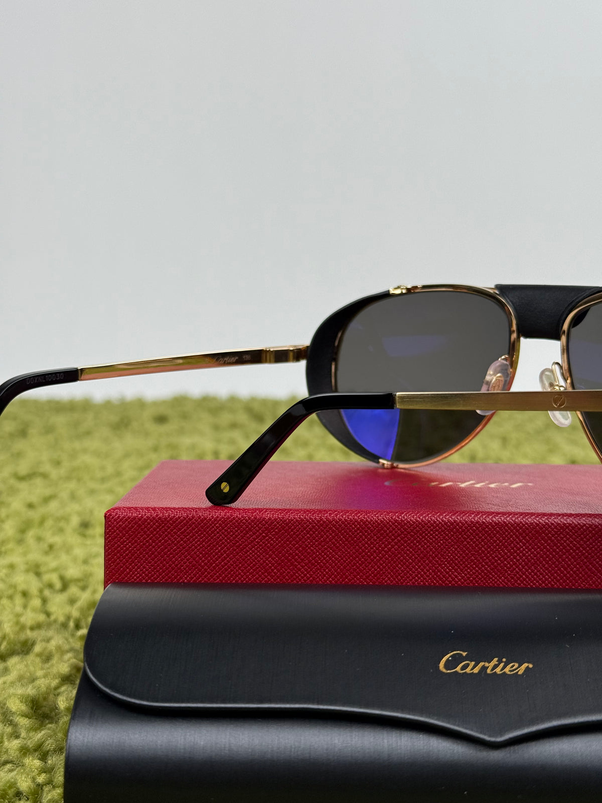 Occhiali da sole Cartier CT0296S Con montatura pilot in metallo e aste oro