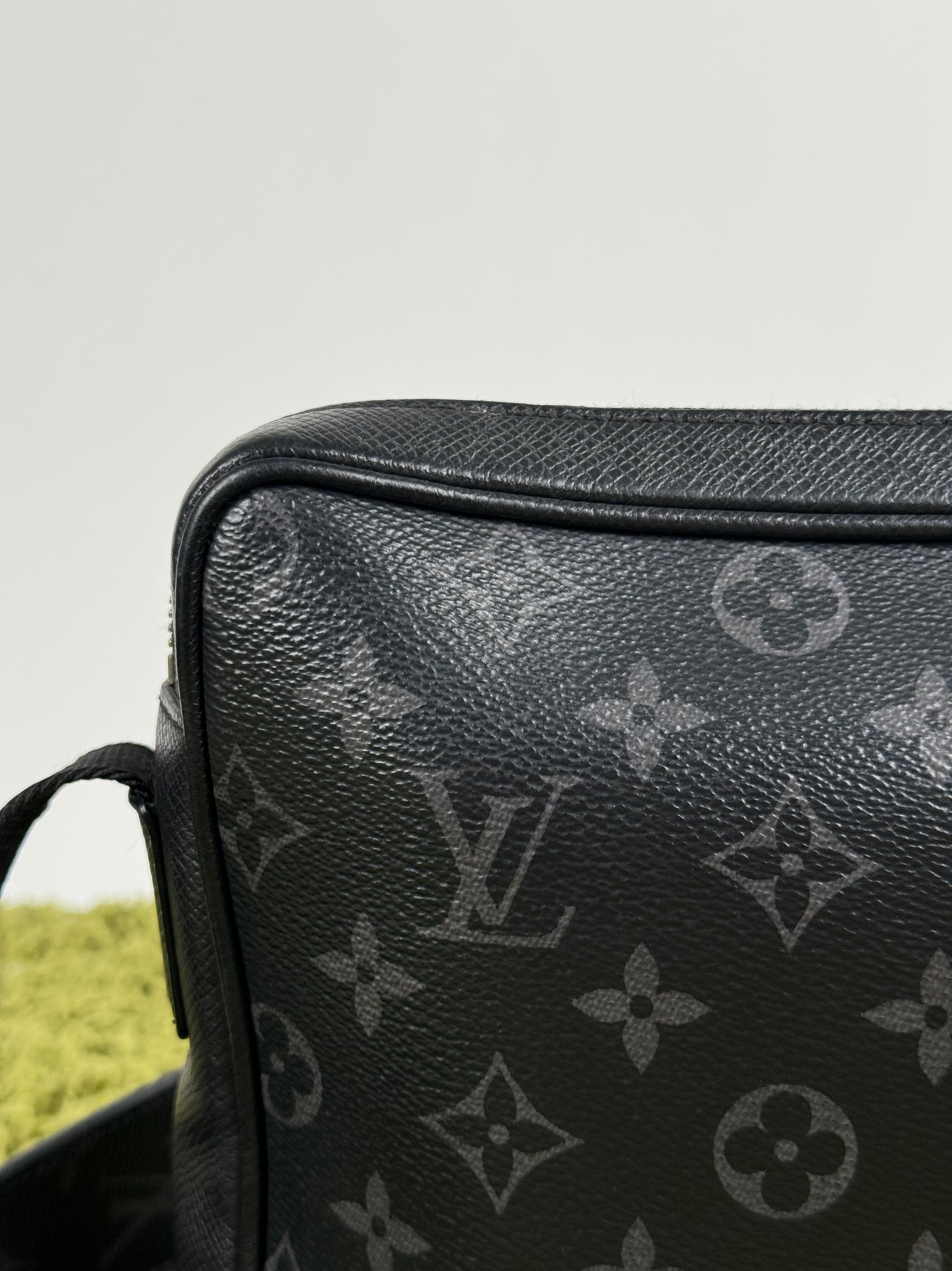 Borsa Outdoor Messenger Monogram Eclipse Taiga Louis Vuitton Nera