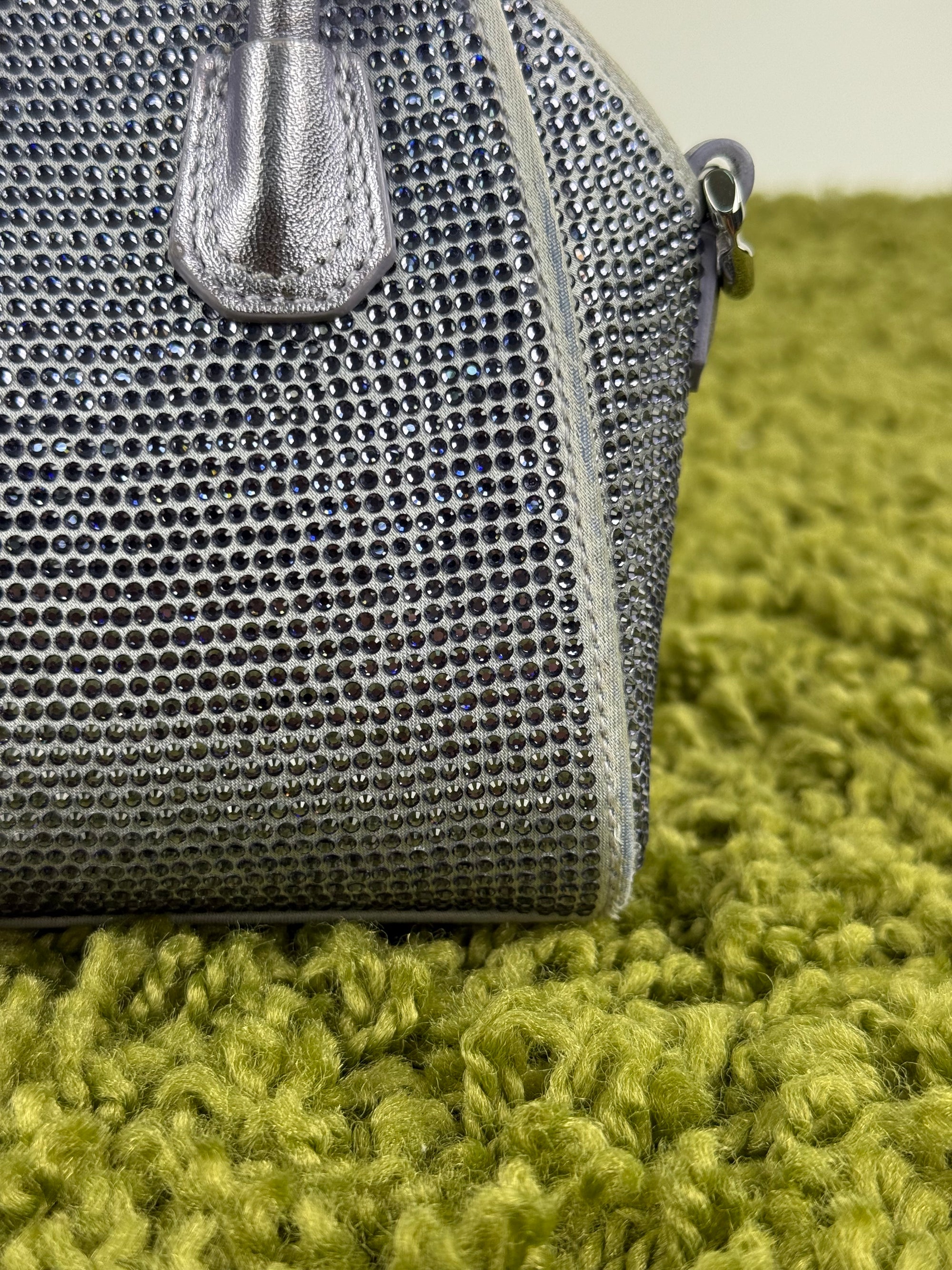 Borsa Micro Antigona In raso Con strass lavanda Viola