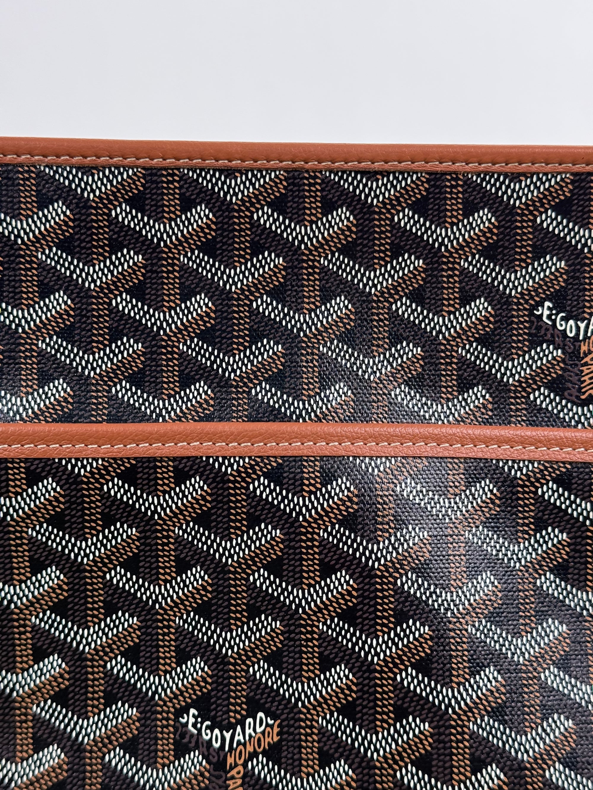 Pochette Goyard Jouvence in tela Goyardine nera con profili marroni