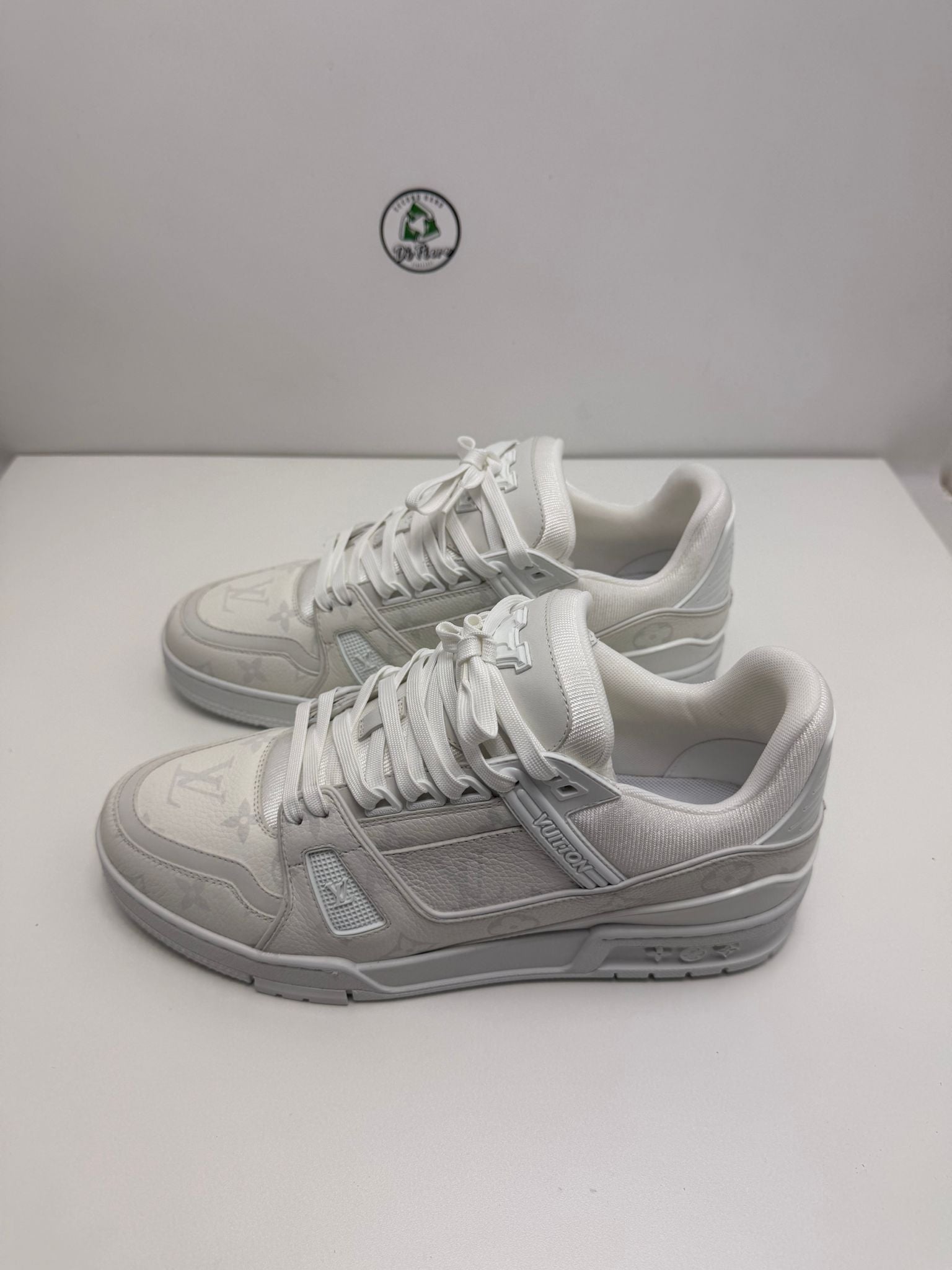 Louis Vuitton trainer 7=41 veste 42 bianca