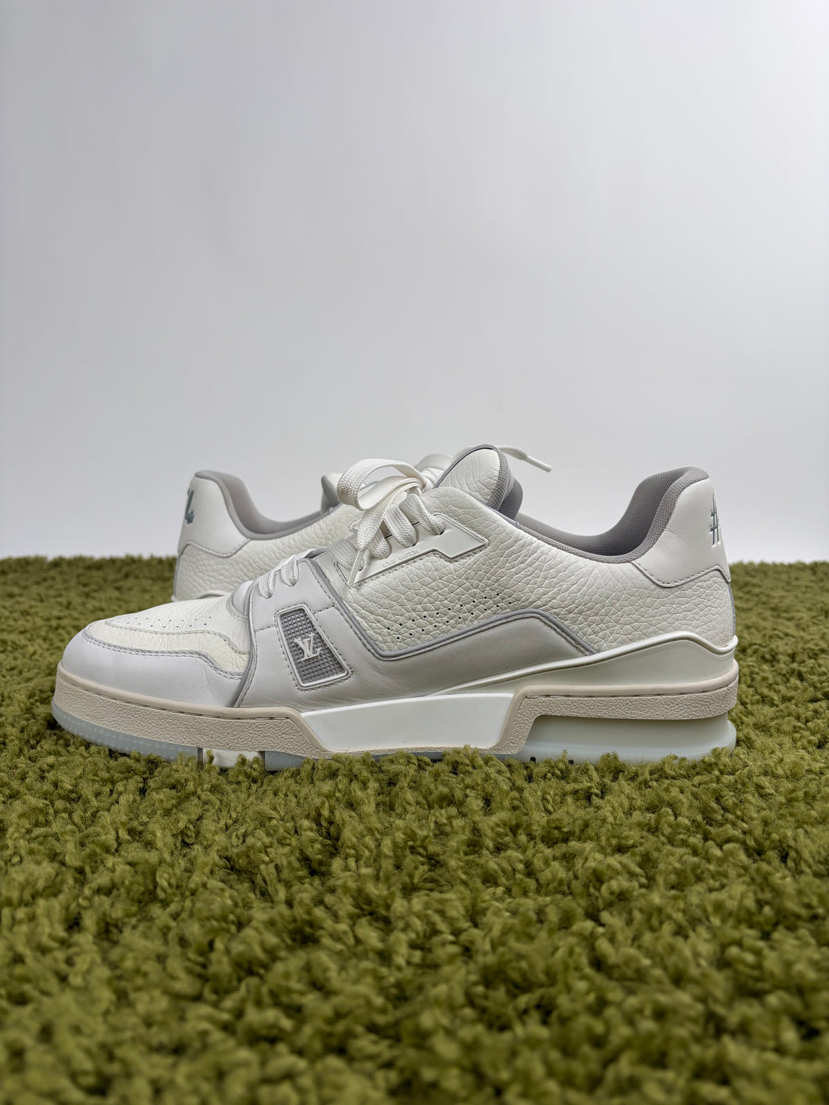 Louis Vuitton Trainer Bianca 9.5