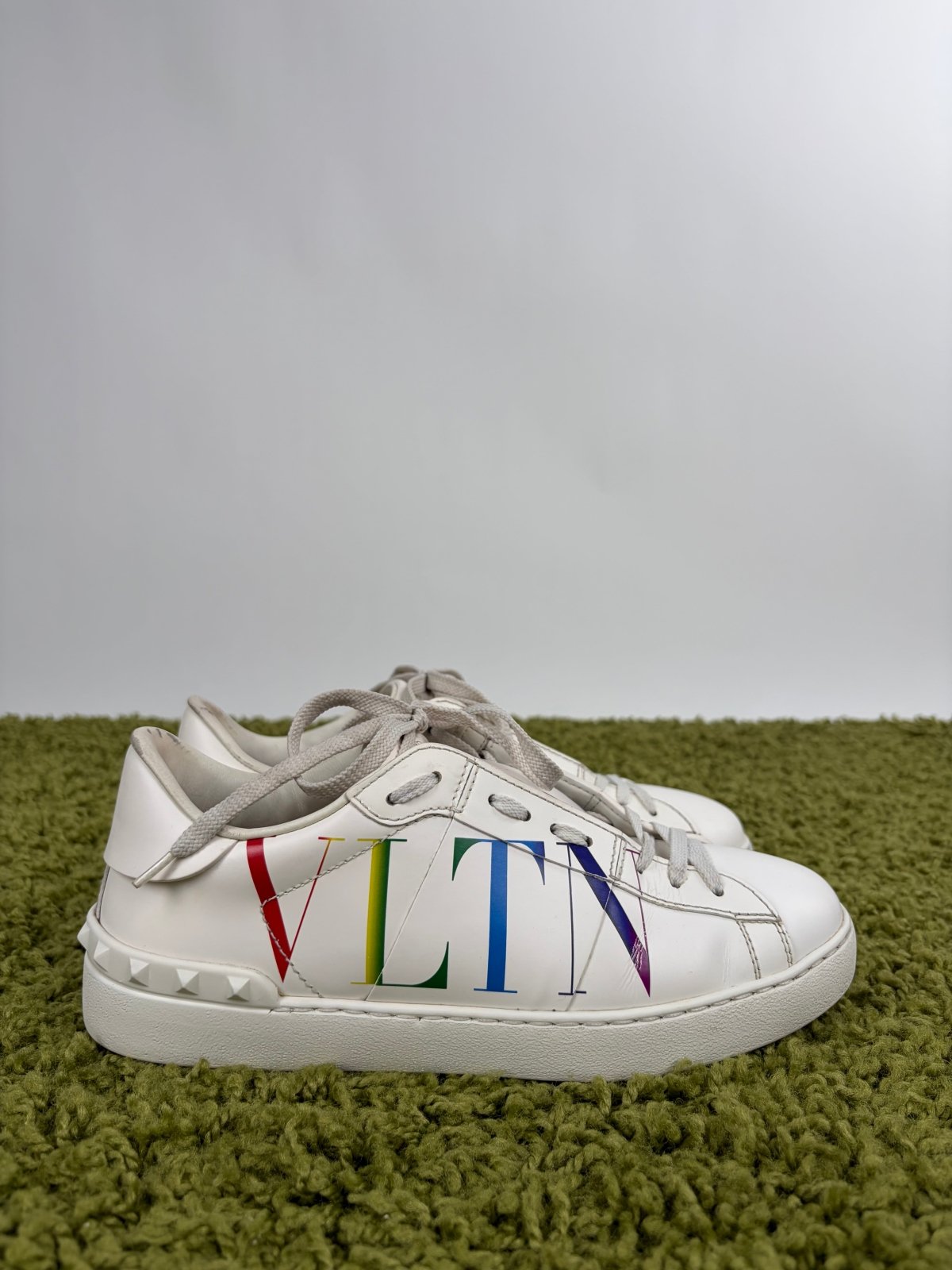 Valentino Rockstud Size 38 bianche e multicolore - Second Hand Di Fiore