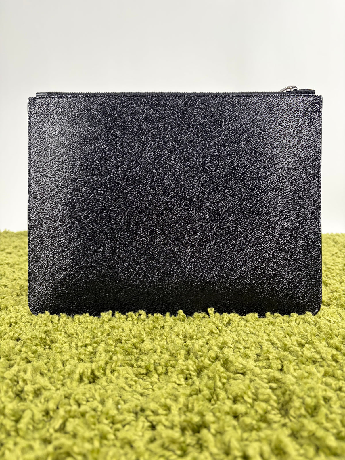 Pochette Givenchy Leo in pelle Nero