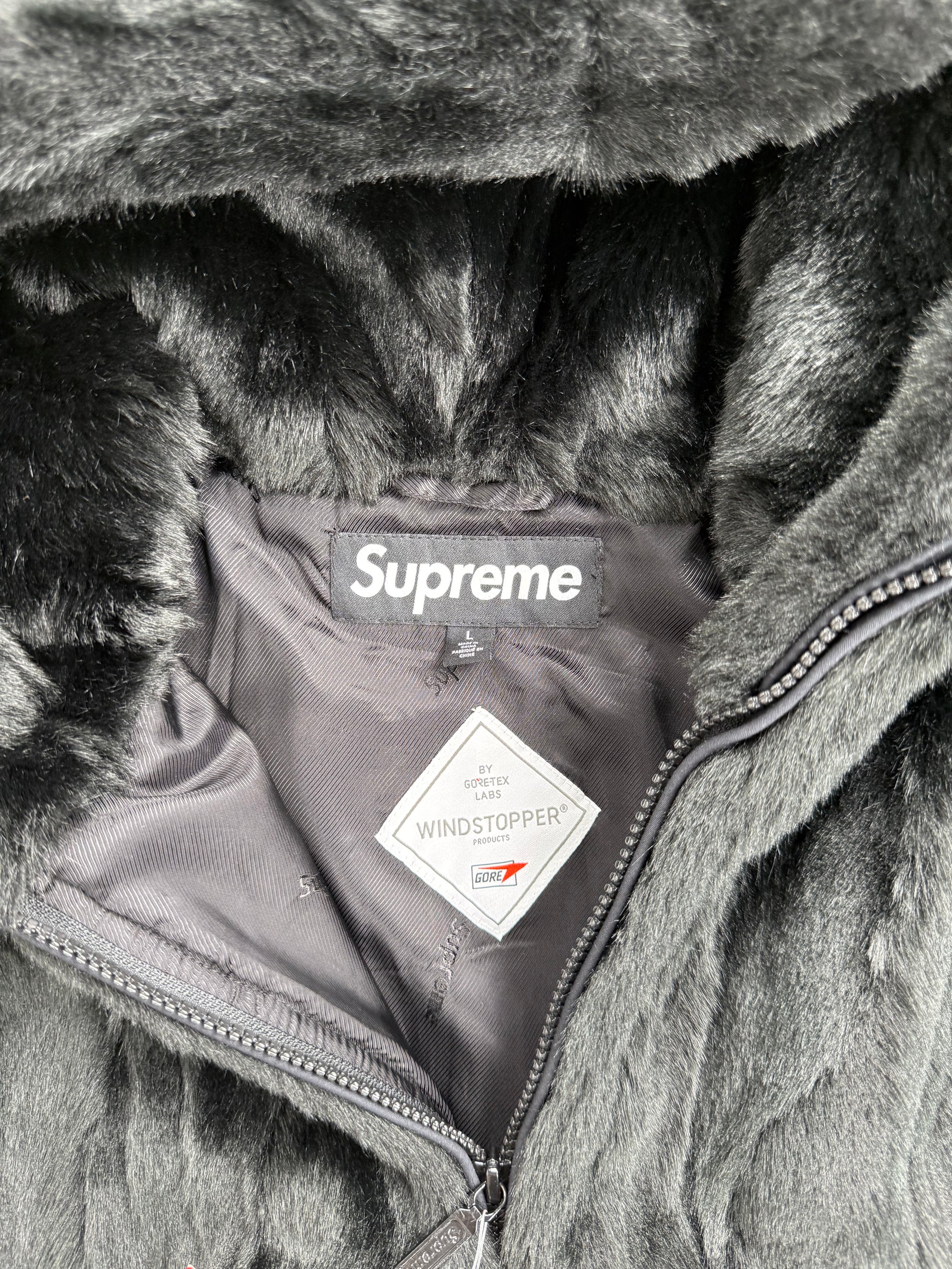 Giacca a pelliccia con cappuccio supreme Faux Fur Hooded L