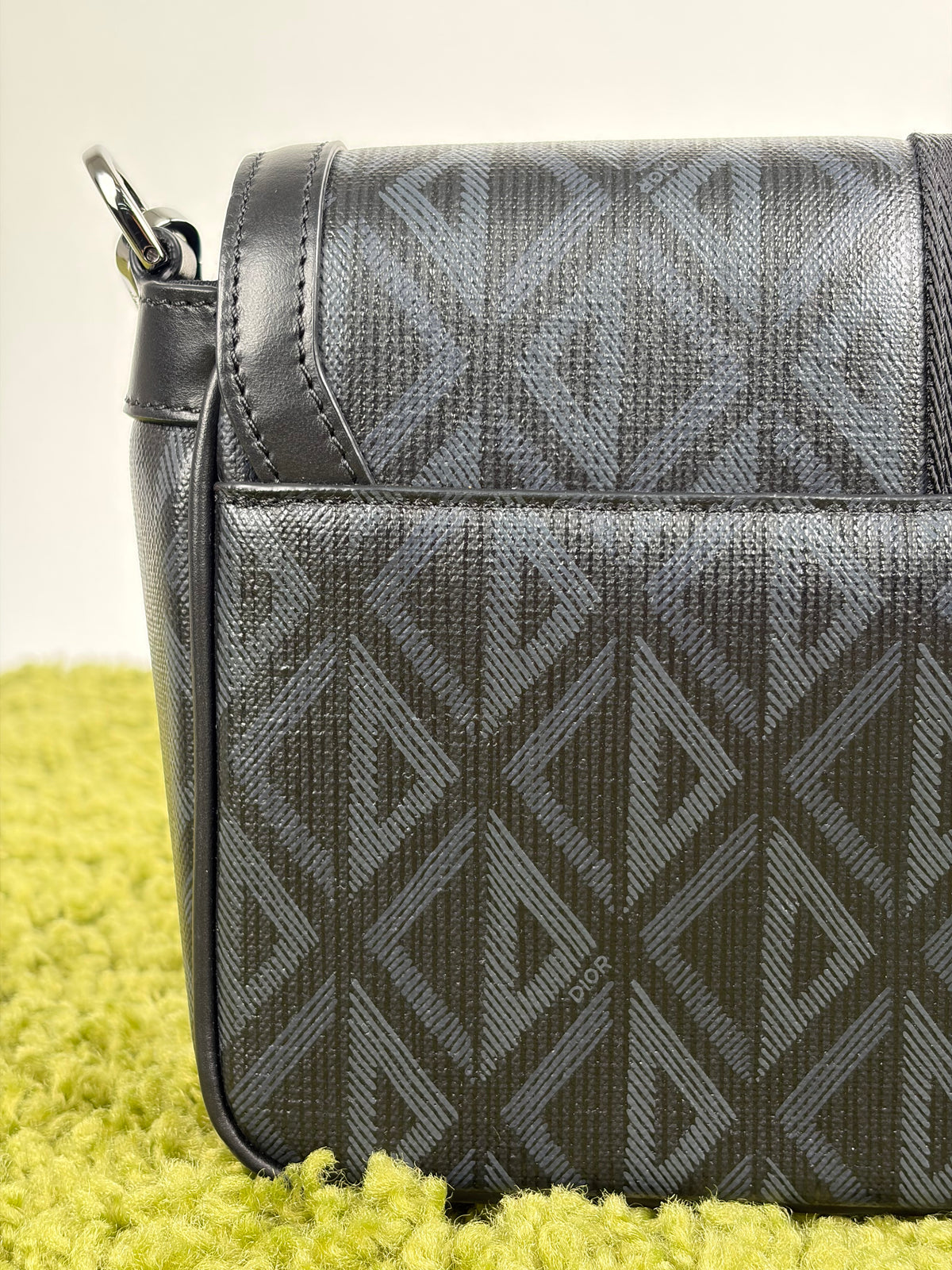 Borsello Christian Dior hit the road in tela CD