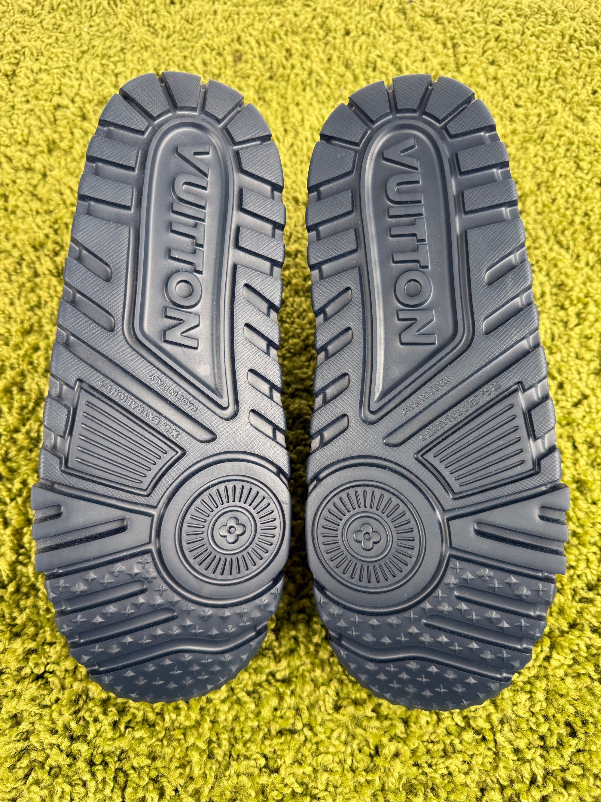 Louis Vuitton Skate Maxi in Denim Blu 9