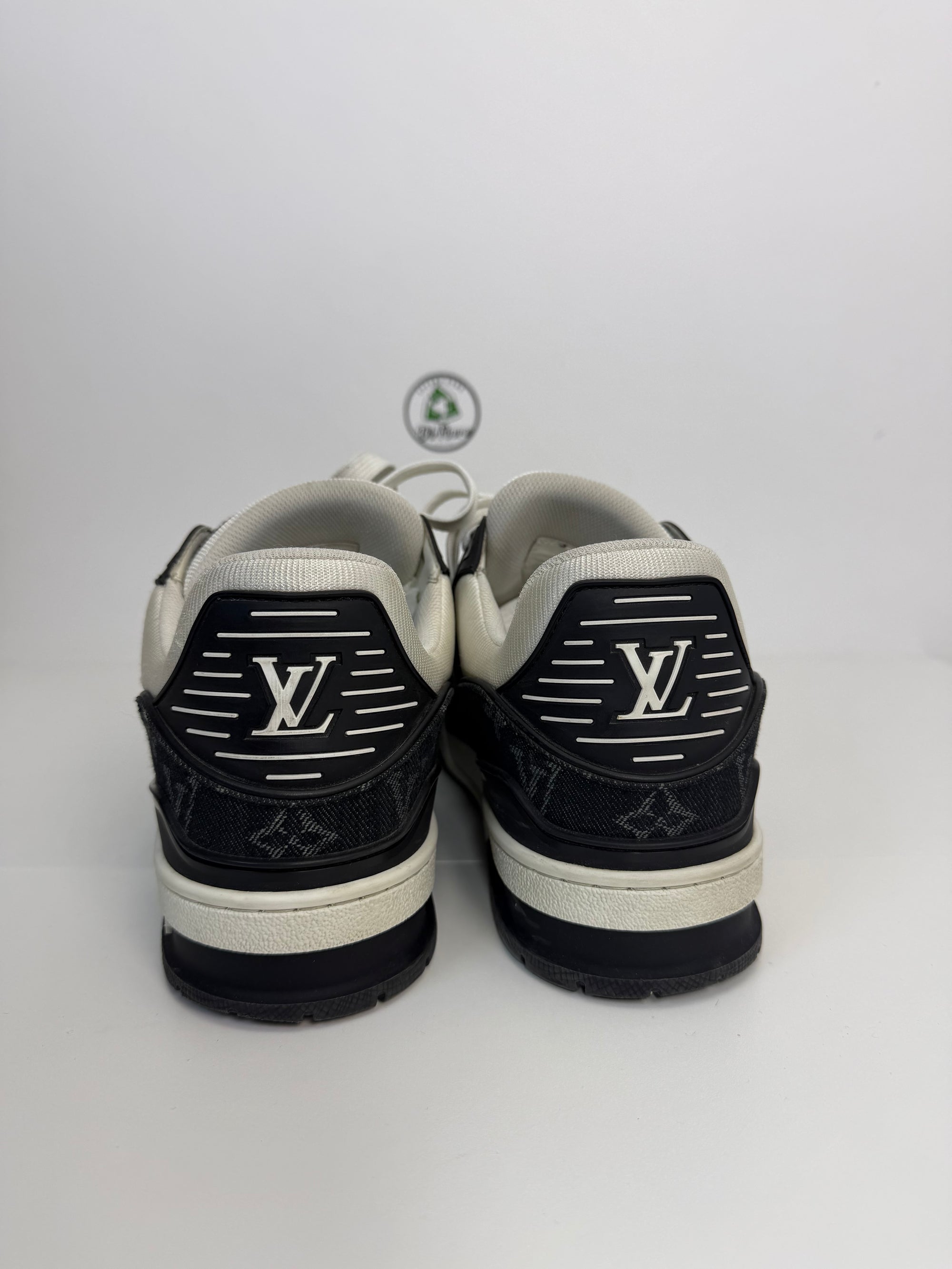 Louis Vuitton trainer 42