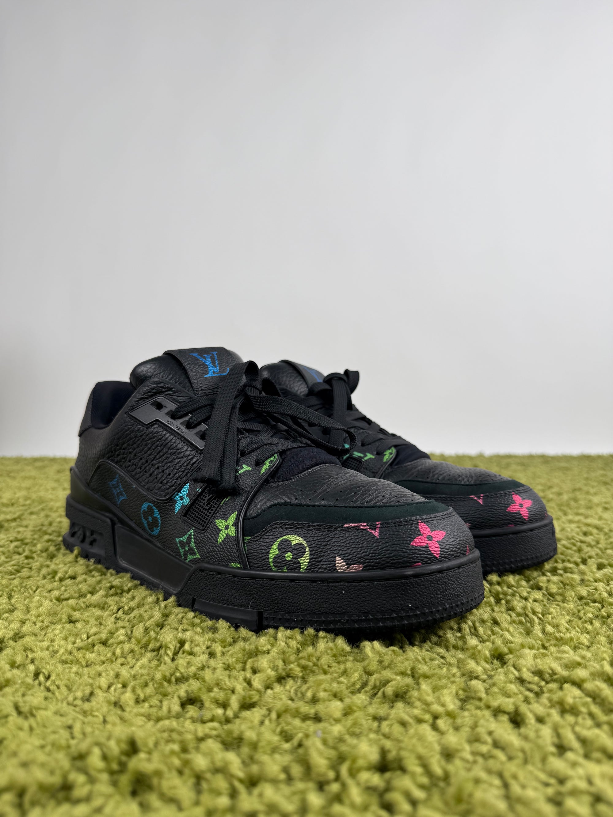 Louis Vuitton Trainer 44 veste 45