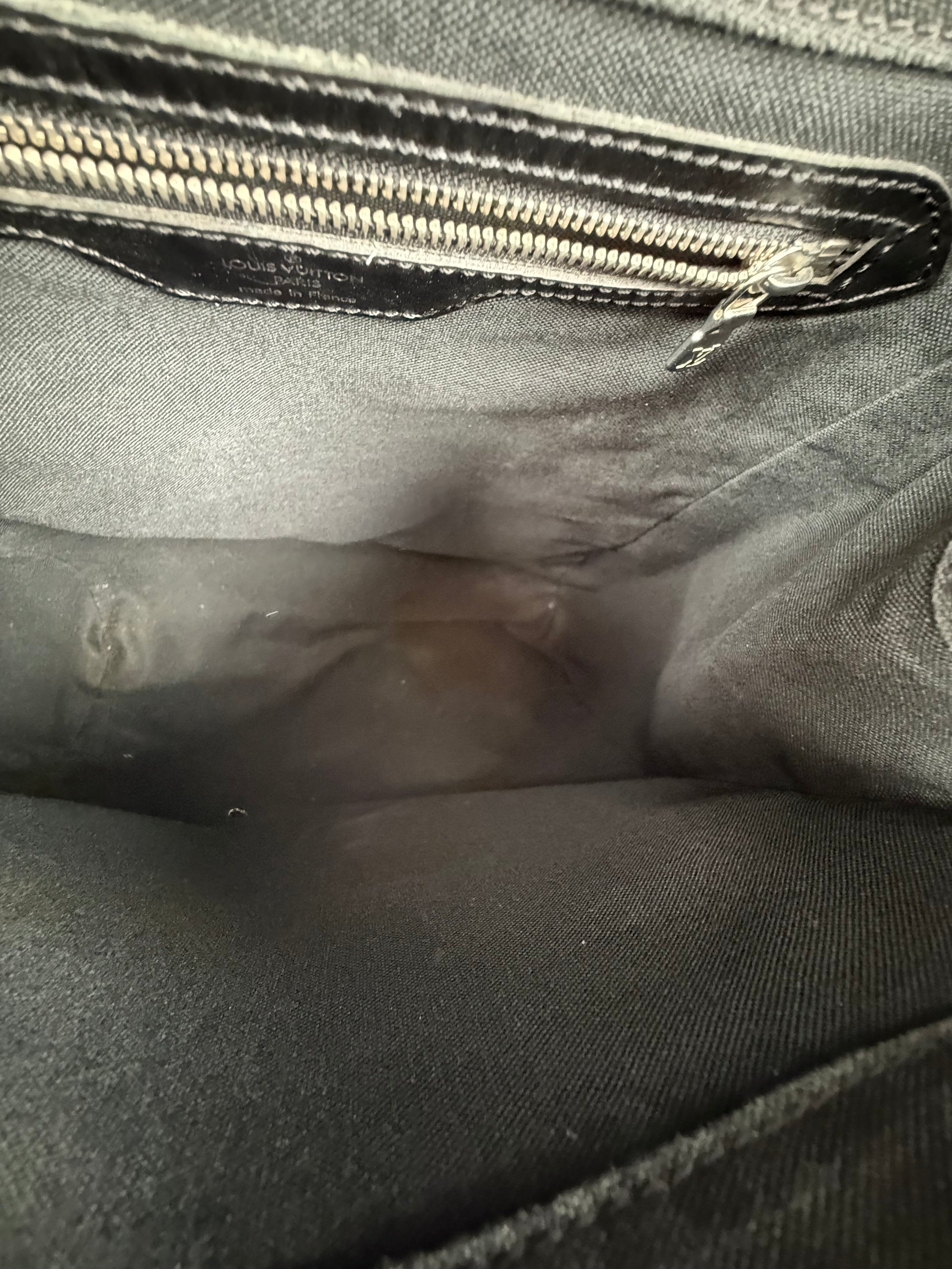 Zaino Cassiar Louis Vuitton in pelle Taiga Nero