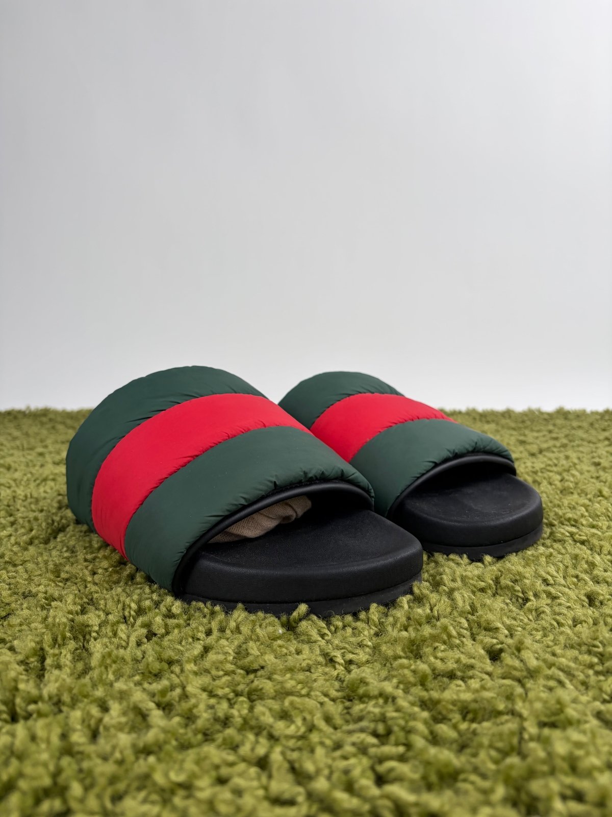 Sandali Slide Imbottiti Gucci Neri 9 - Second Hand Di Fiore