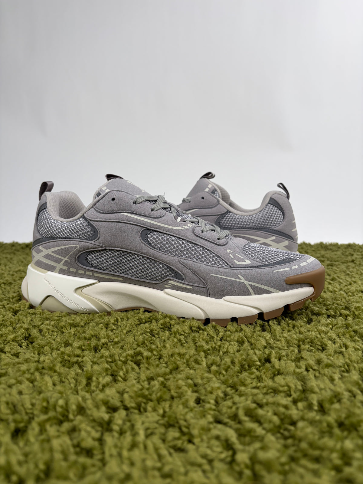 Louis Vuitton Tatic Runner Grigio 9