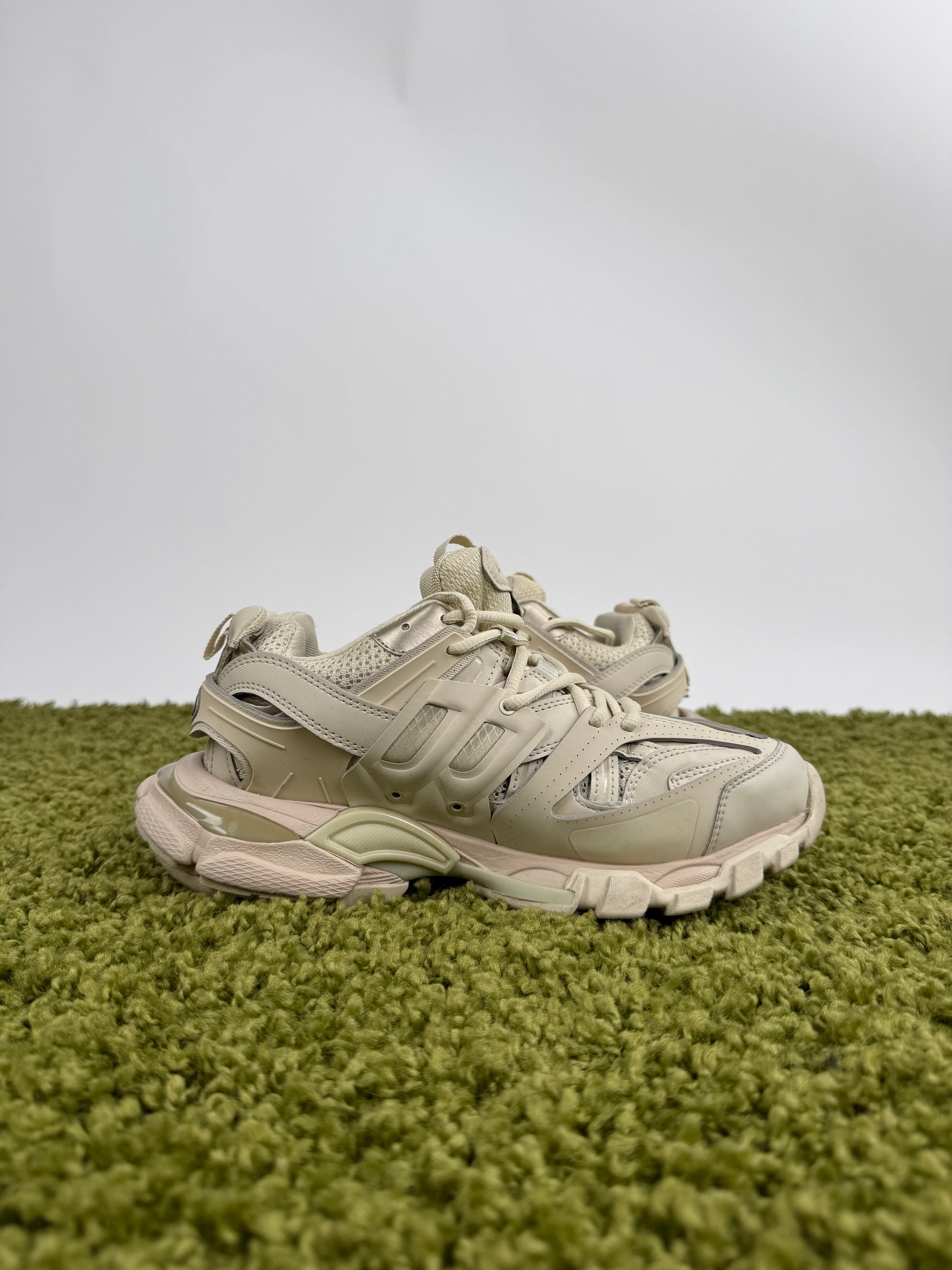 Balenciaga Track 39