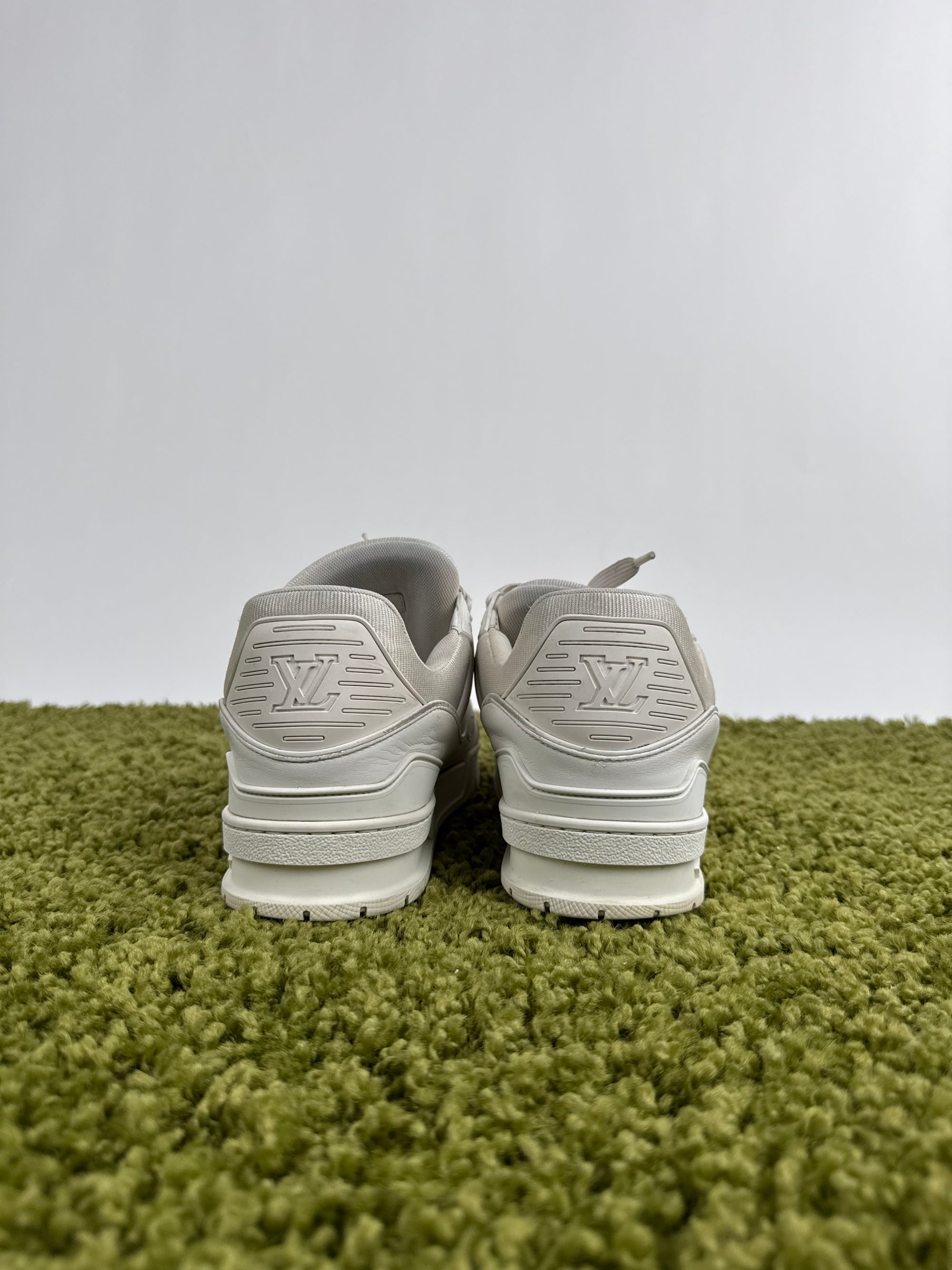 Louis Vuitton Trainer 42 veste 43