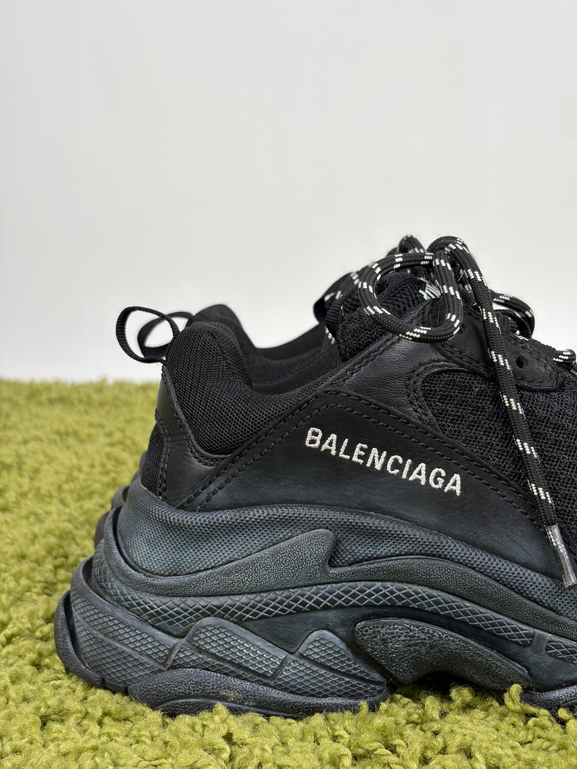 Balenciaga Triple S Size 38 nere effetto usato