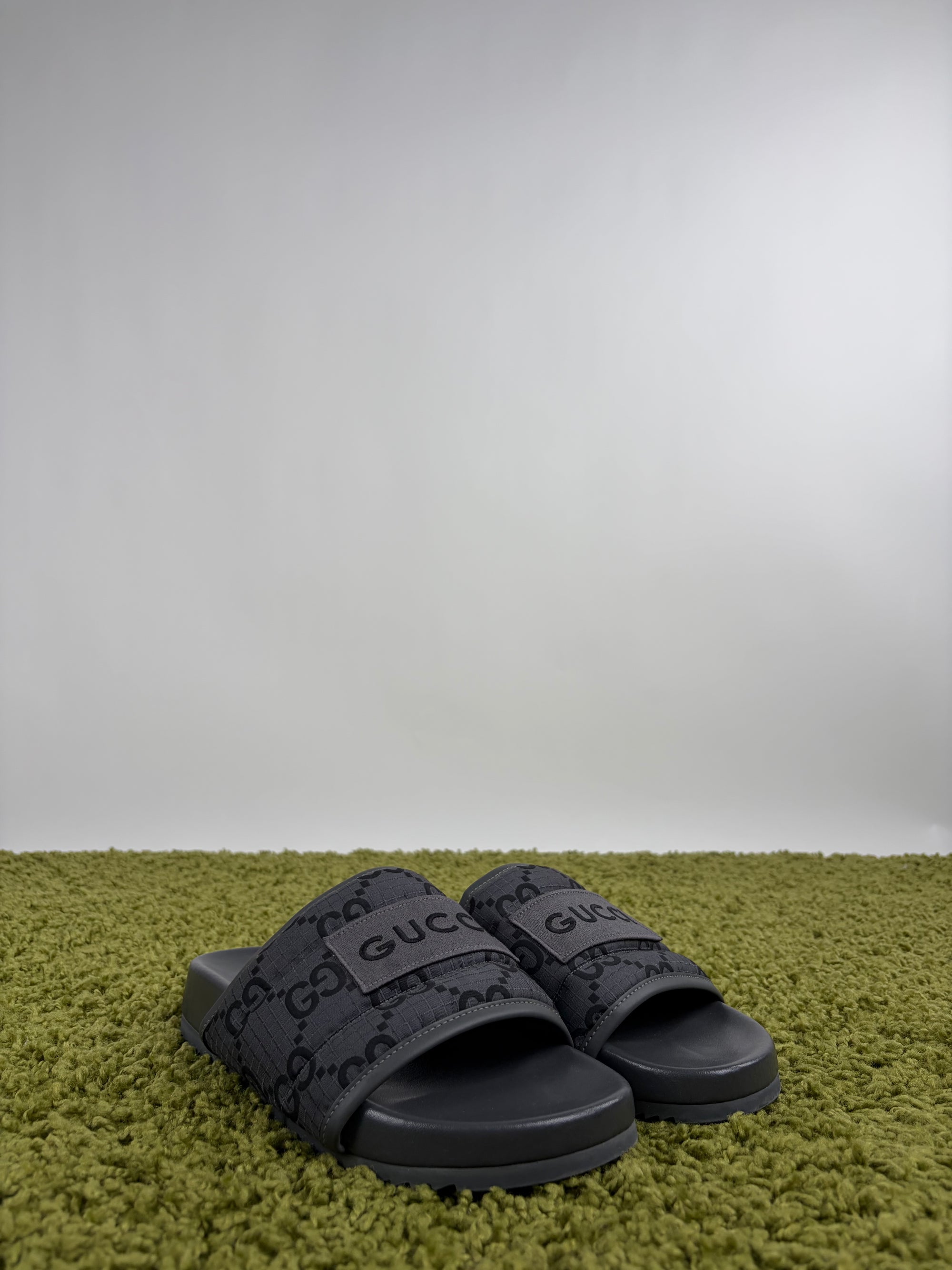 Sandali Gucci Size 7=40 grigi
