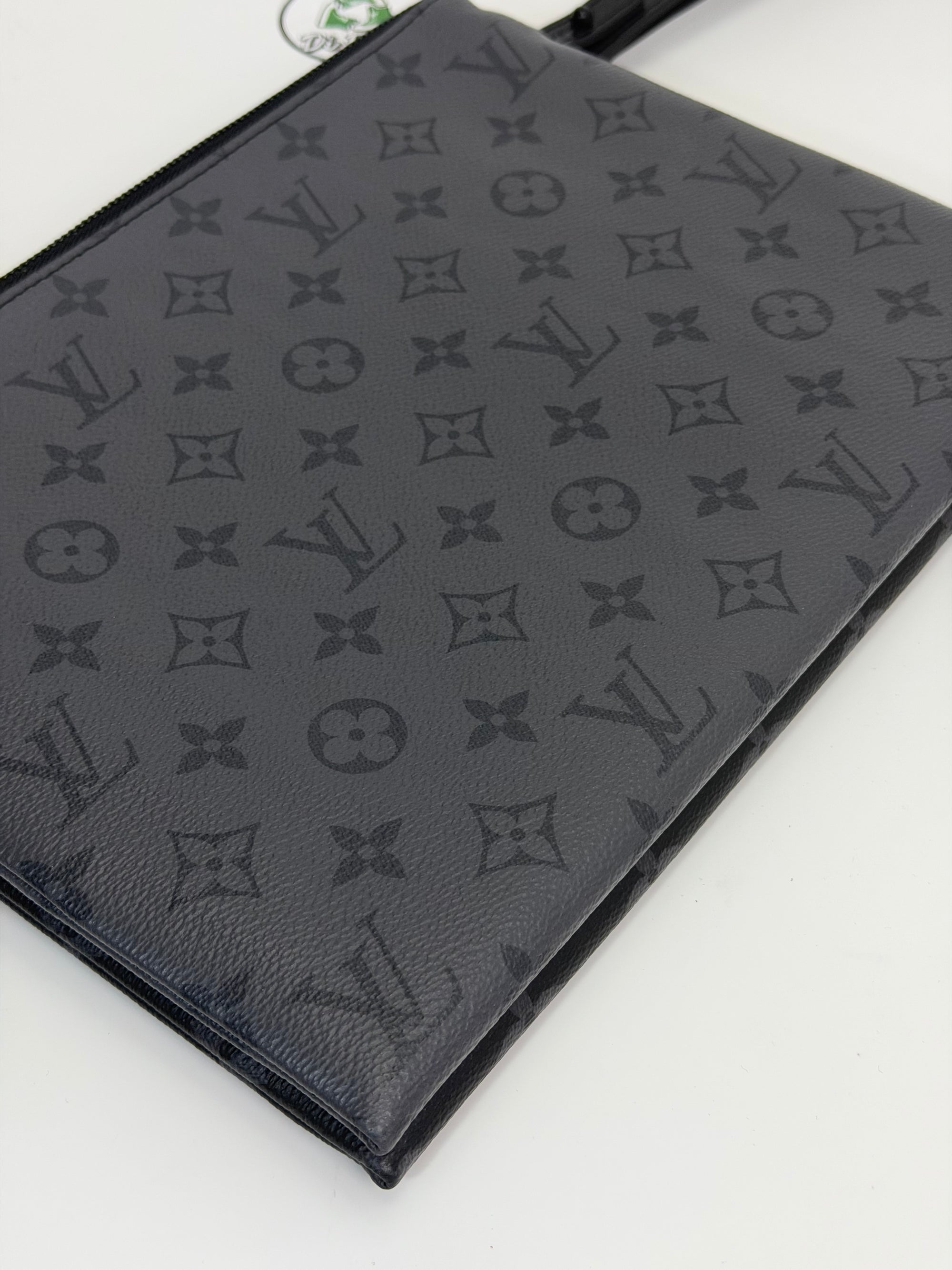 Louis Vuitton pochette lock nera