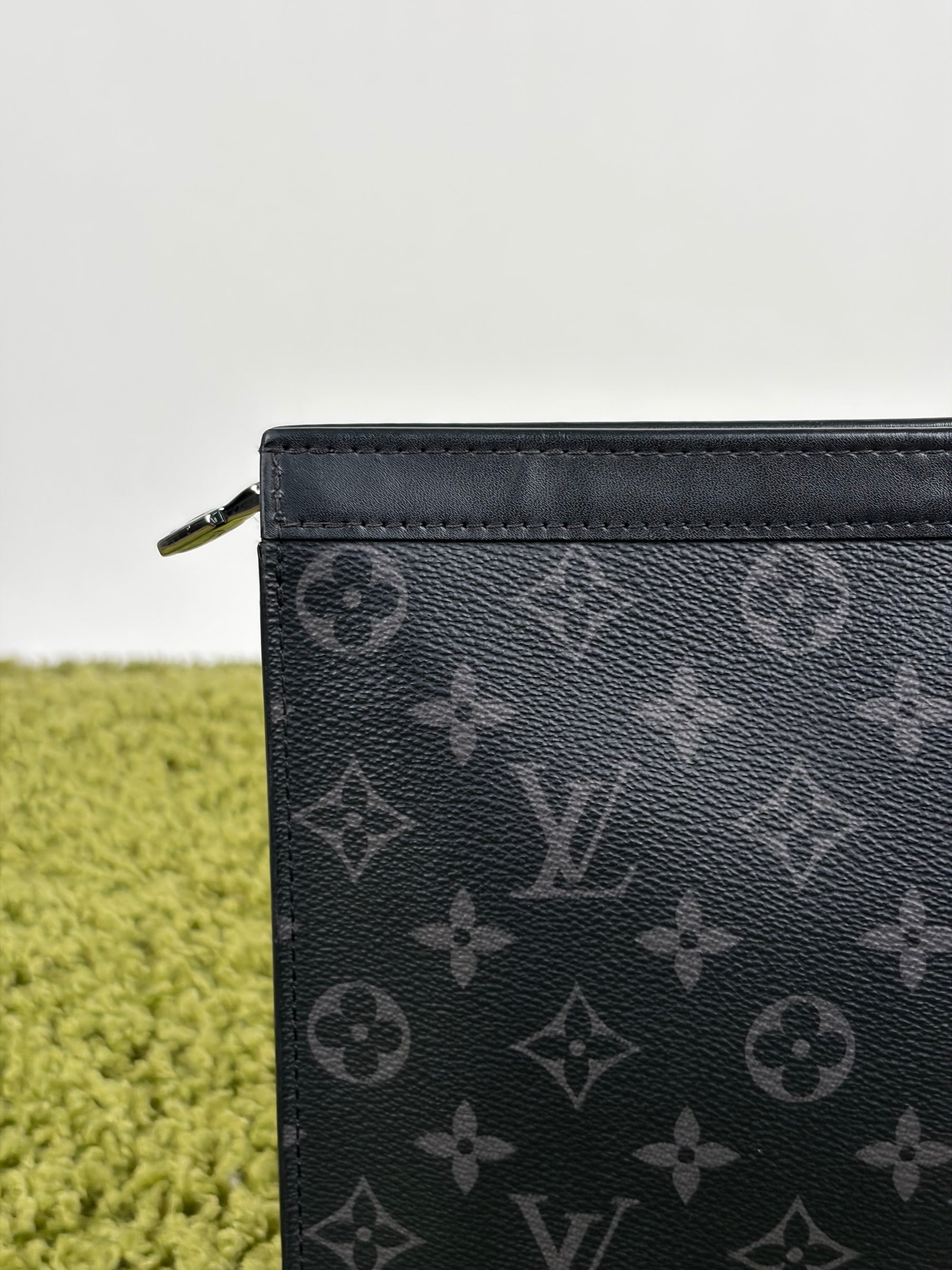Pochette Louis Vuitton nera