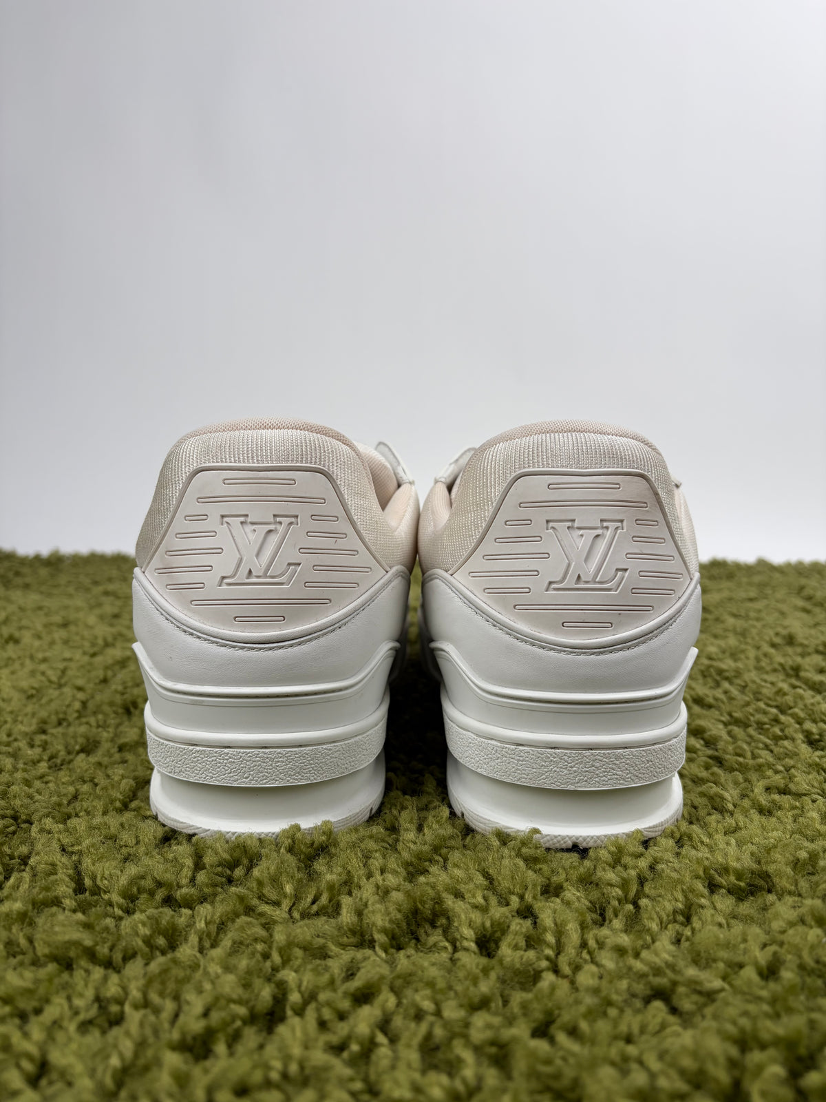 Louis Vuitton Trainer Bianca 8.5